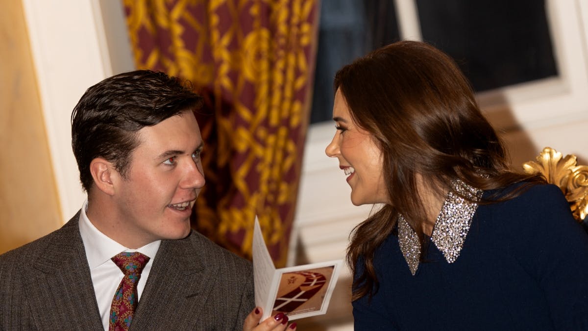 Kronprins Christian og dronning Mary under kongeparrets julearrangement på Christiansborg Slot. 