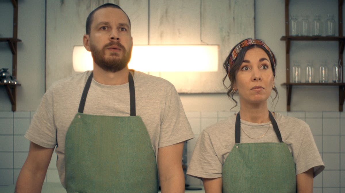 Jesper Zuschlag og Julie Rudbæk har skrevet og instrueret "Bag enhver mand", og de spiller også de to hovedkarakterer, Michael og Naja.