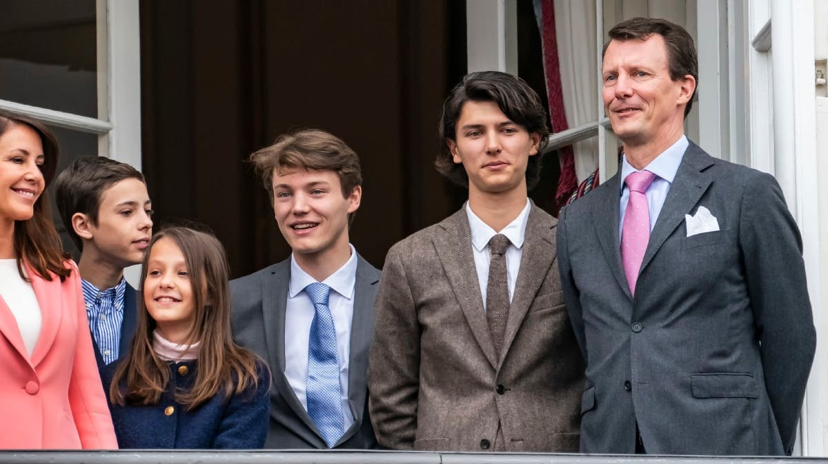 Prins Joachim med sine fire børn, grev Henrik, komtesse Athena, grev Felix og grev Nikolai, og sin hustru, prinsesse Marie. 