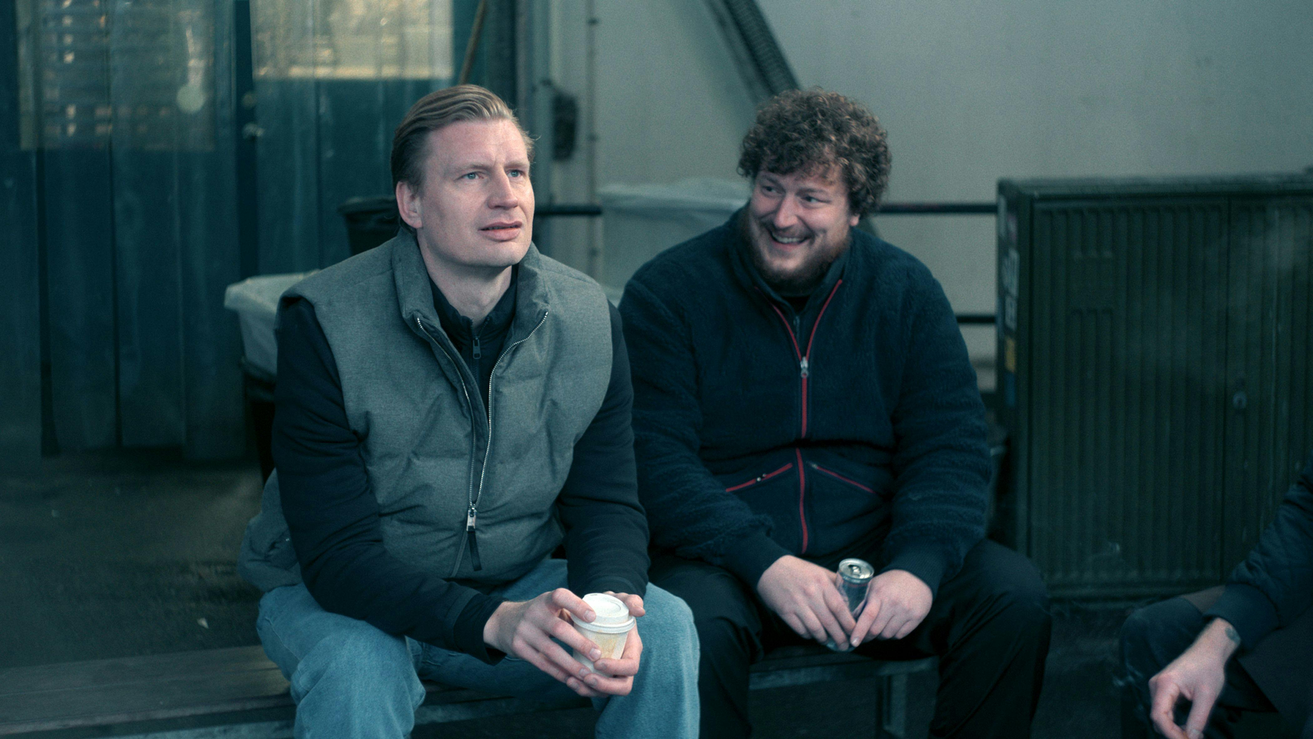 Andreas Jebro spiller konkurrenten Mikkel i "Bag enhver mand" - her i samspil med Ari Alexander.