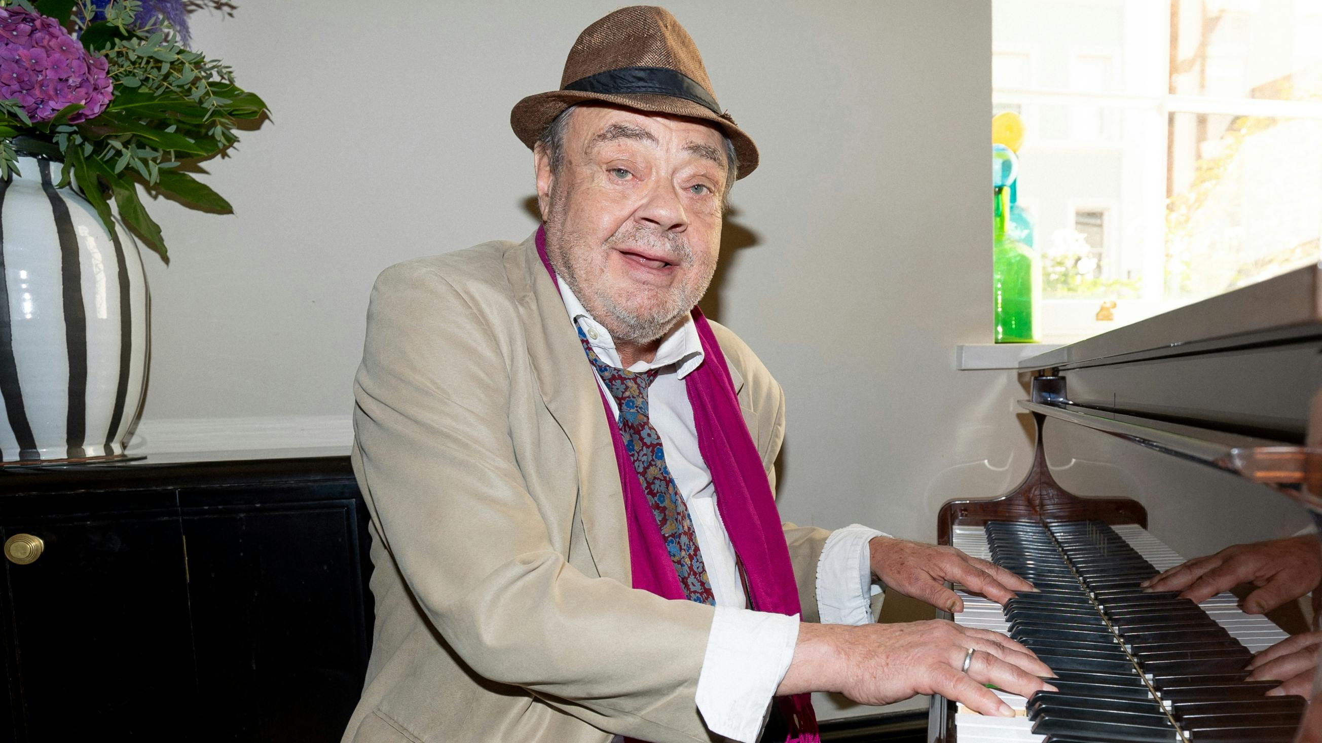 Skuespilleren Tommy Kenter er meget musikalsk. 