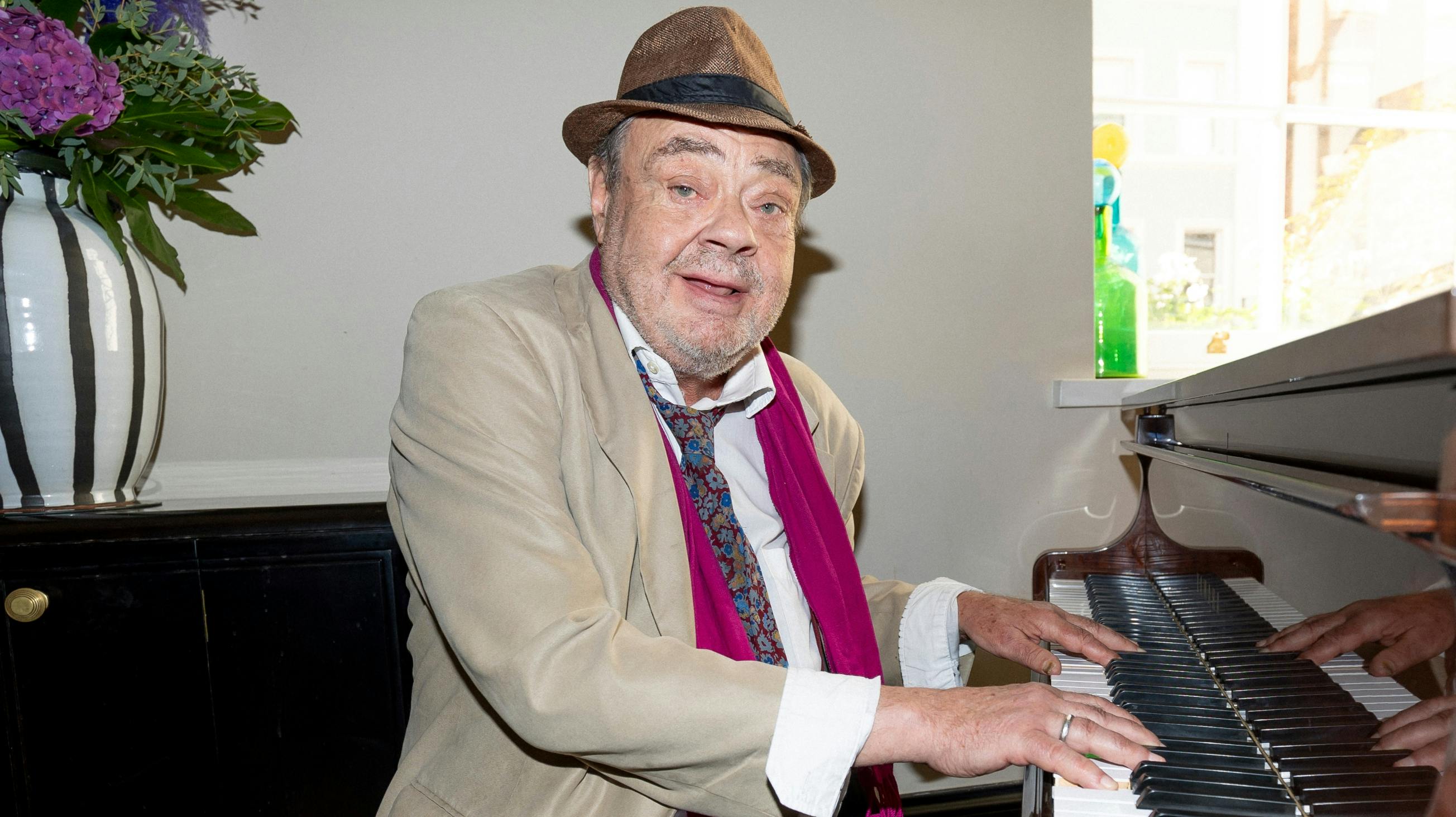 Skuespilleren Tommy Kenter er meget musikalsk.