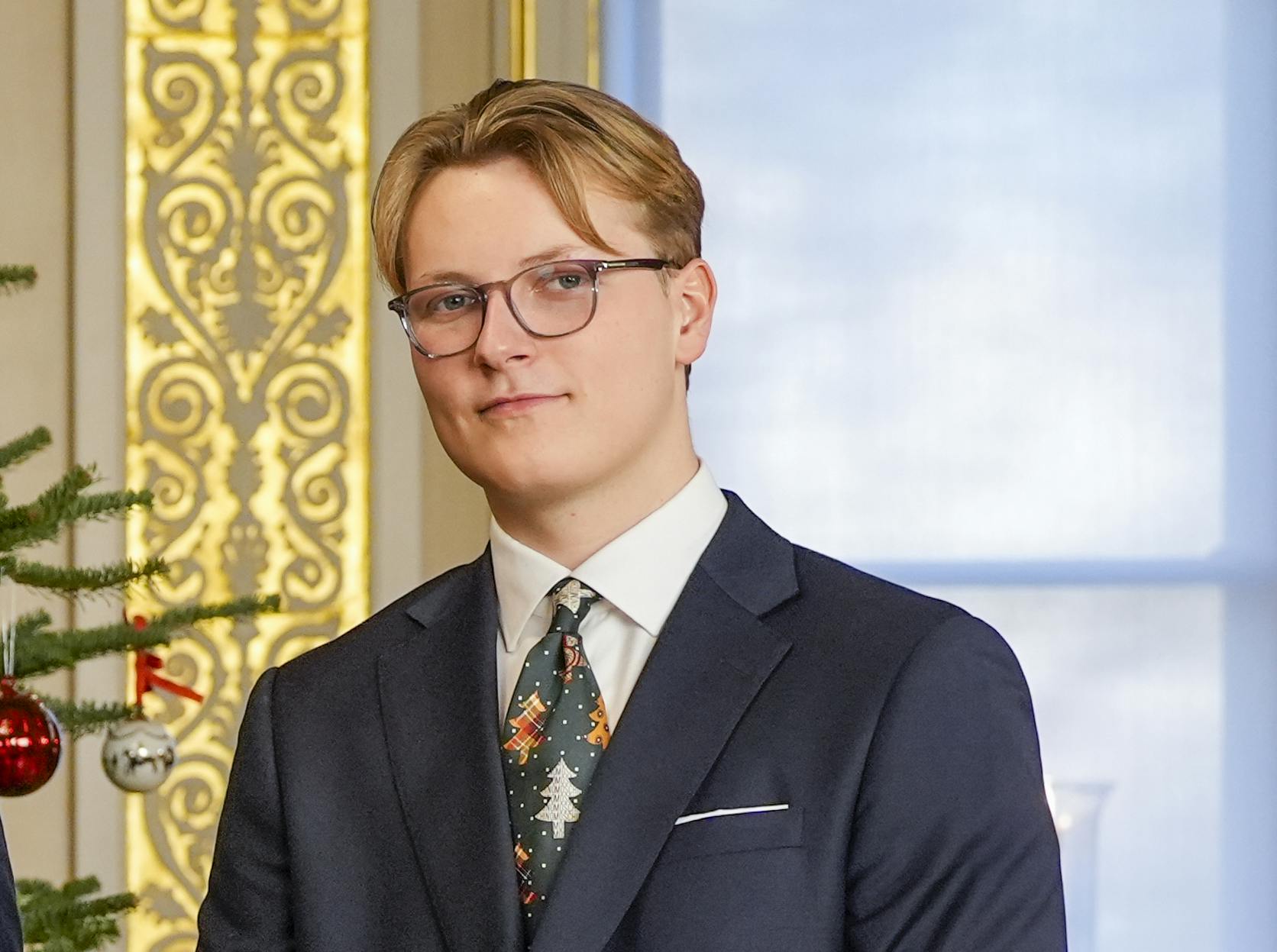 Prins Sverre Magnus havde et sjovt juleslips på under den officielle fotografering af den norske kongefamilie.