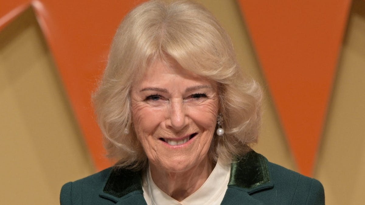 Én ting springer i øjnene ved dronning Camillas hilsen