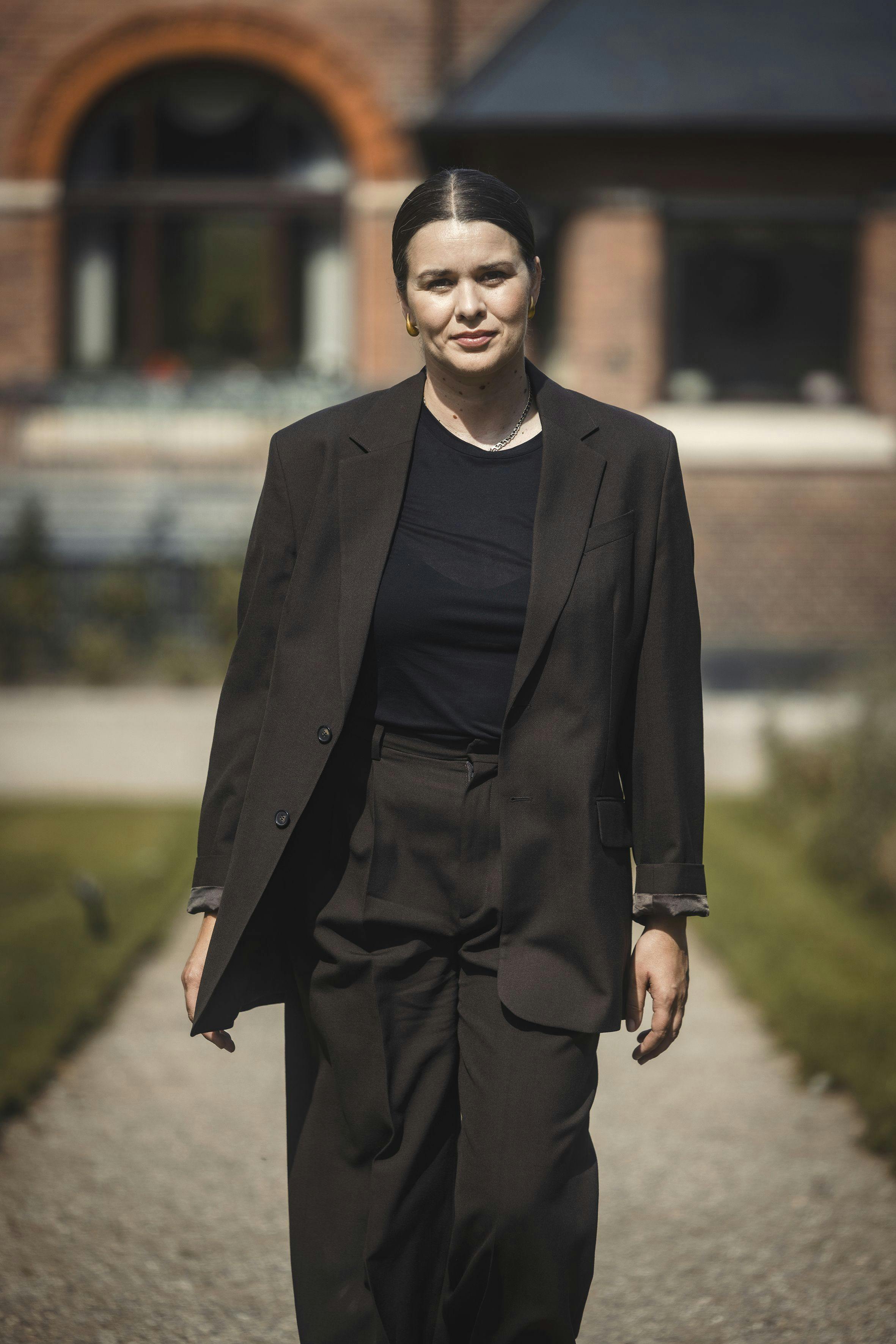 DR's historie- og kongehuskorrespondent Cecilie Nielsen, som også er vært på flere DR-programmet blandt andet "Jagten på Danmarkshistorien".