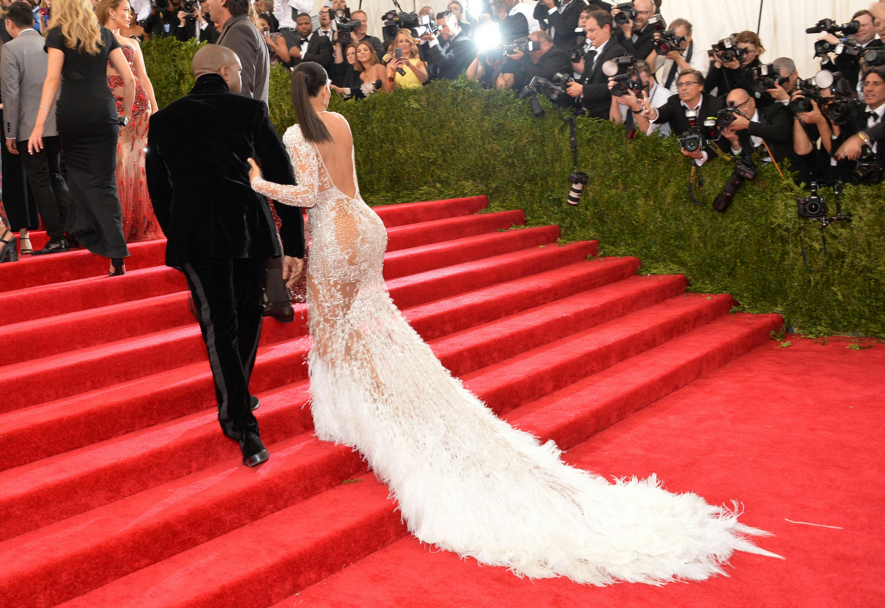 Kanye West og Kim Kardashian til Met Gala den 4. maj 2015 på The Metropolitan Museum of Art i New York.