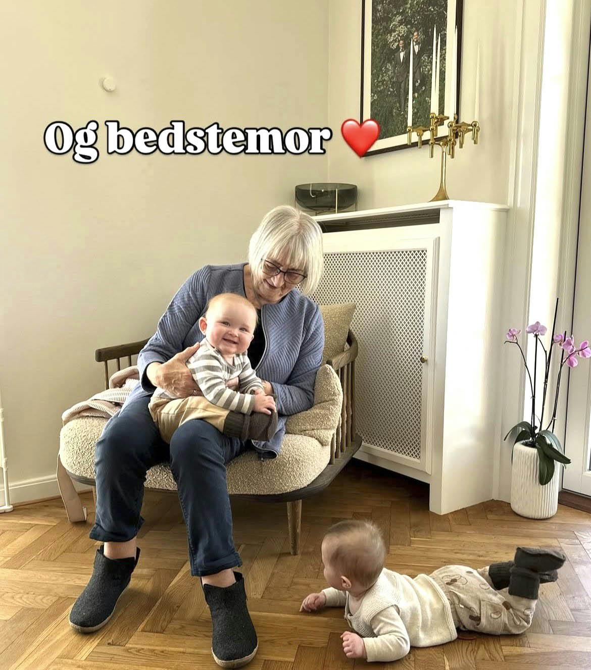 Bedstemor, Morten Kjeldgaards mor, med Emma og Nora.