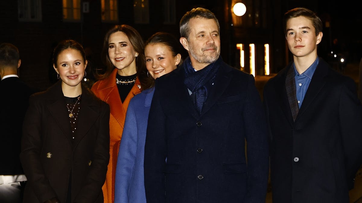 Kongeparret og børnene har taget hul på juleaften hjemme på Amalienborg