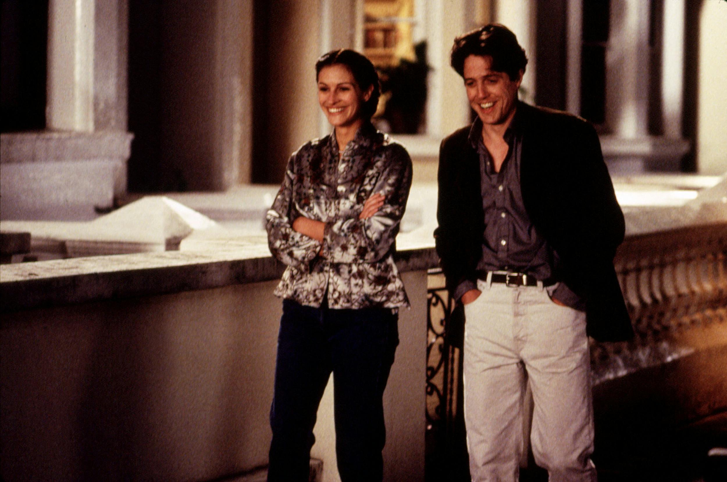 Anna Scott (Julia Roberts) og William Thacker (Hugh Grant) går en tur i "Notting Hill".