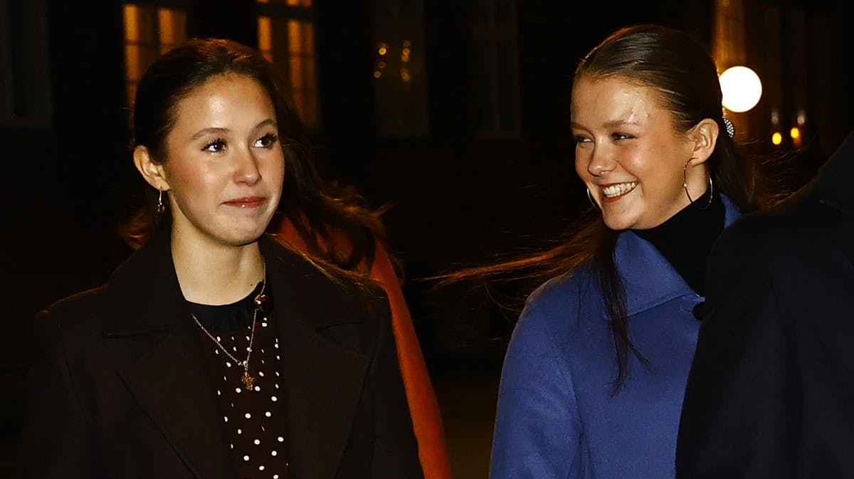 Prinsesse Josephine og prinsesse Isabella ved Juleaftensgudstjenesten onsdag den 24. december. 