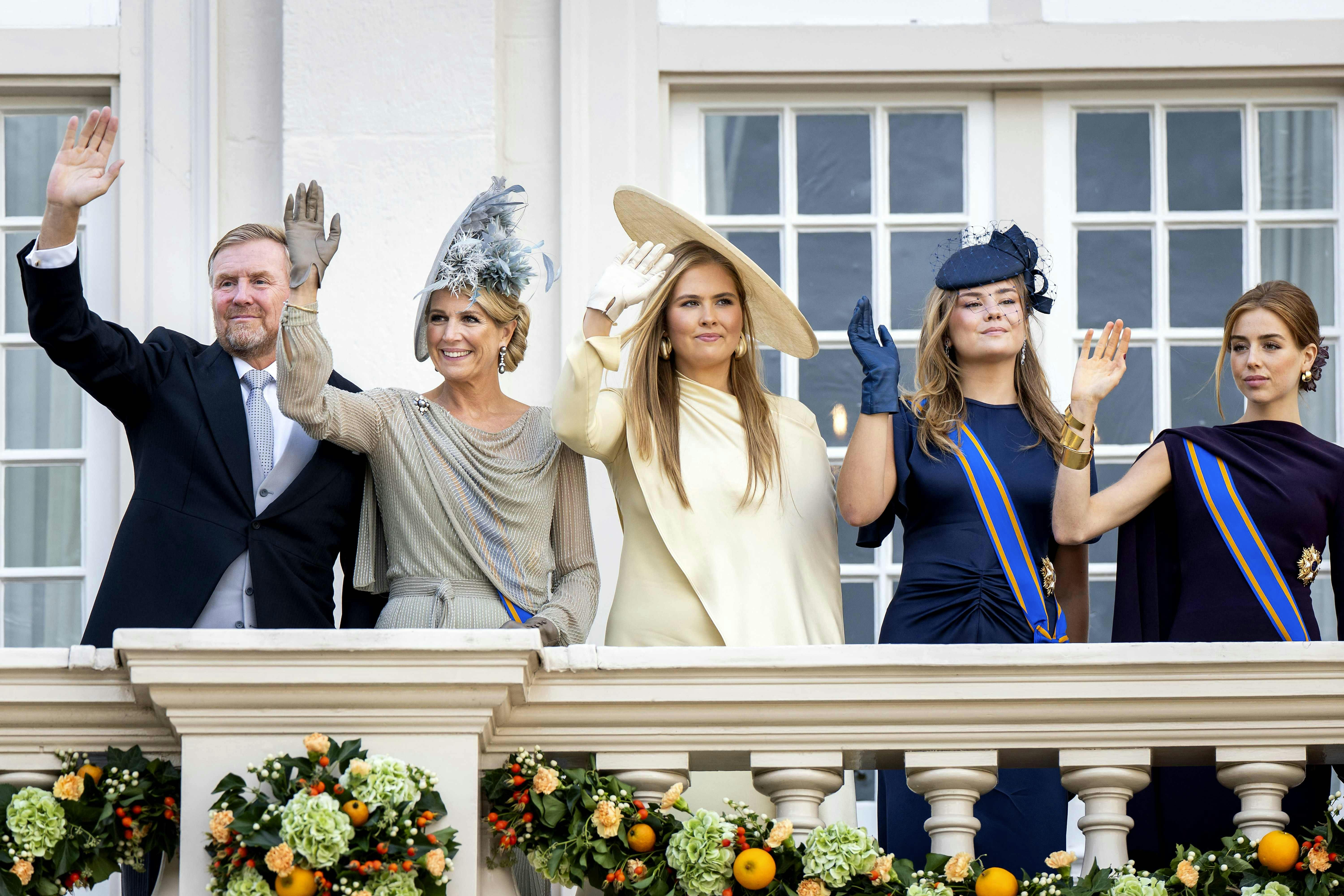 Kong Willem-Alexander og dronning Maxima med deres tre døtre, Amalia, Ariane og Alexia.
