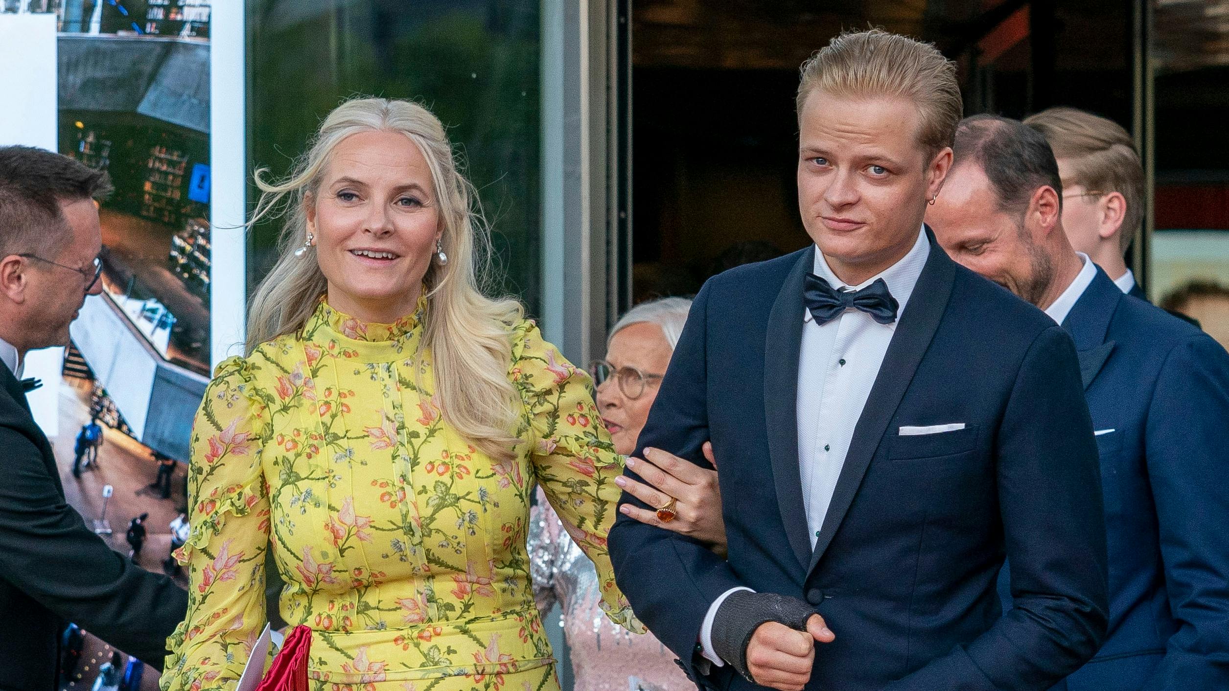 Kronprinsesse Mette-Marit fotograferet med sin søn Marius Borg Høiby i 2022.