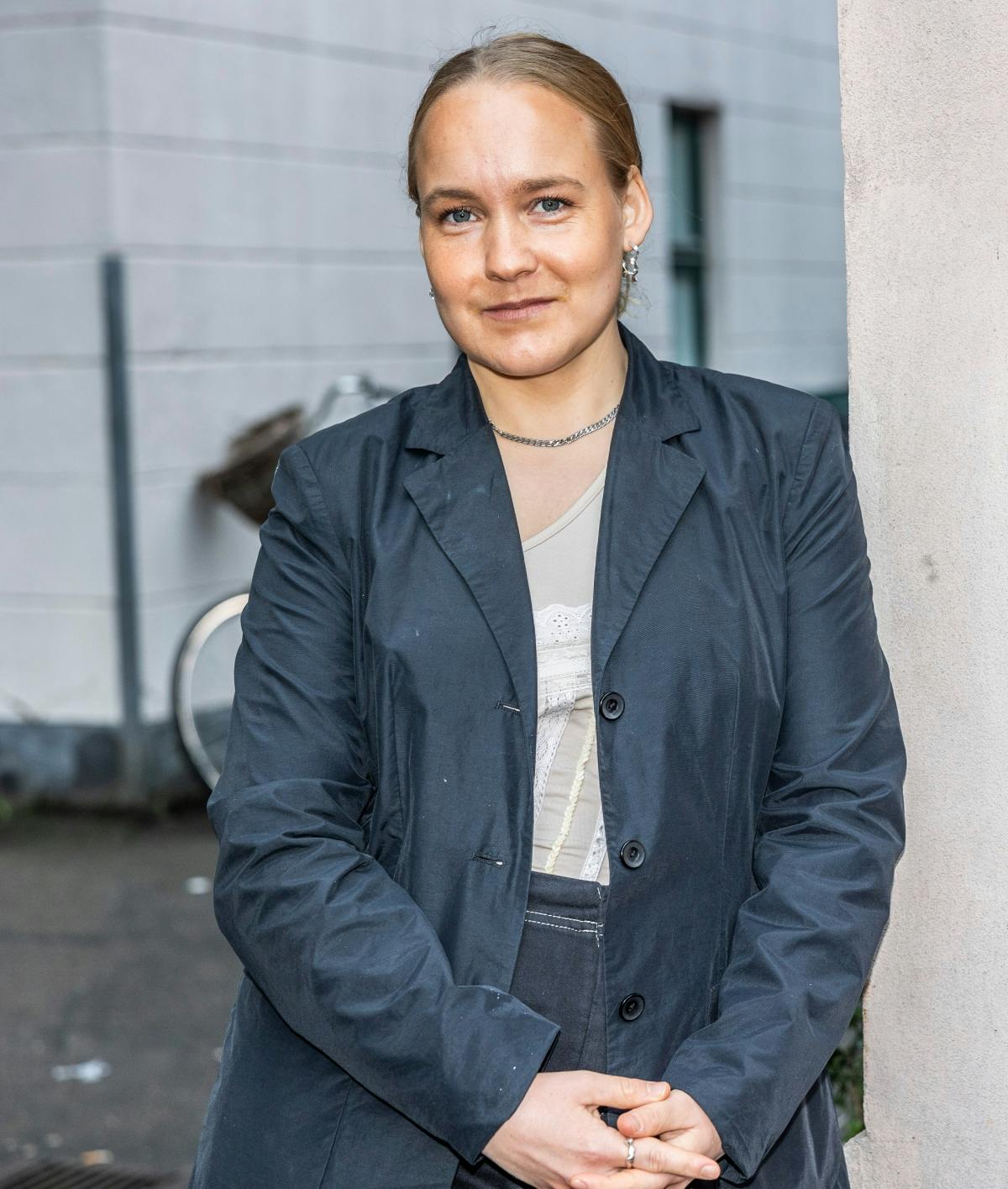 Jessica Dinnage elskede at spille med i "Bag enhver mand".