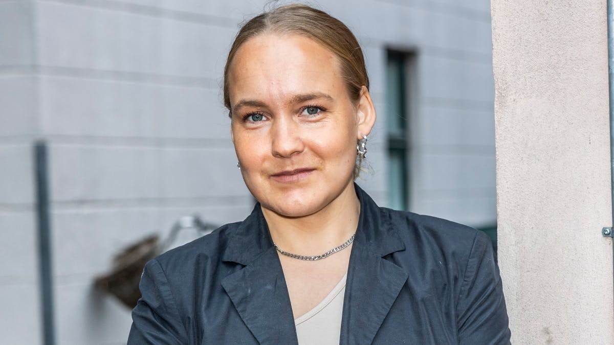 Jessica Dinnage er aktuel i "Bag enhver mand" 