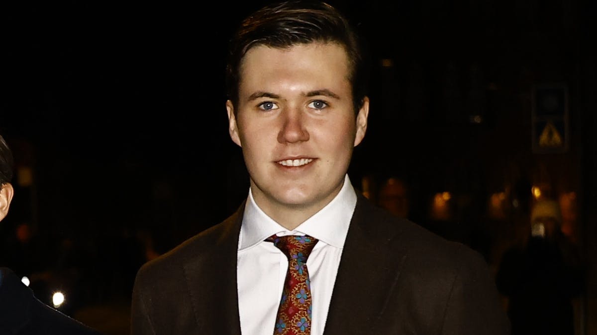 Kronprins Christian ligger ikke på den lade side i ferien