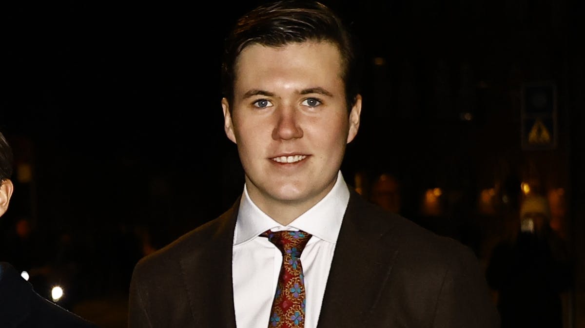 Kronprins Christian ligger ikke på den lade side i ferien