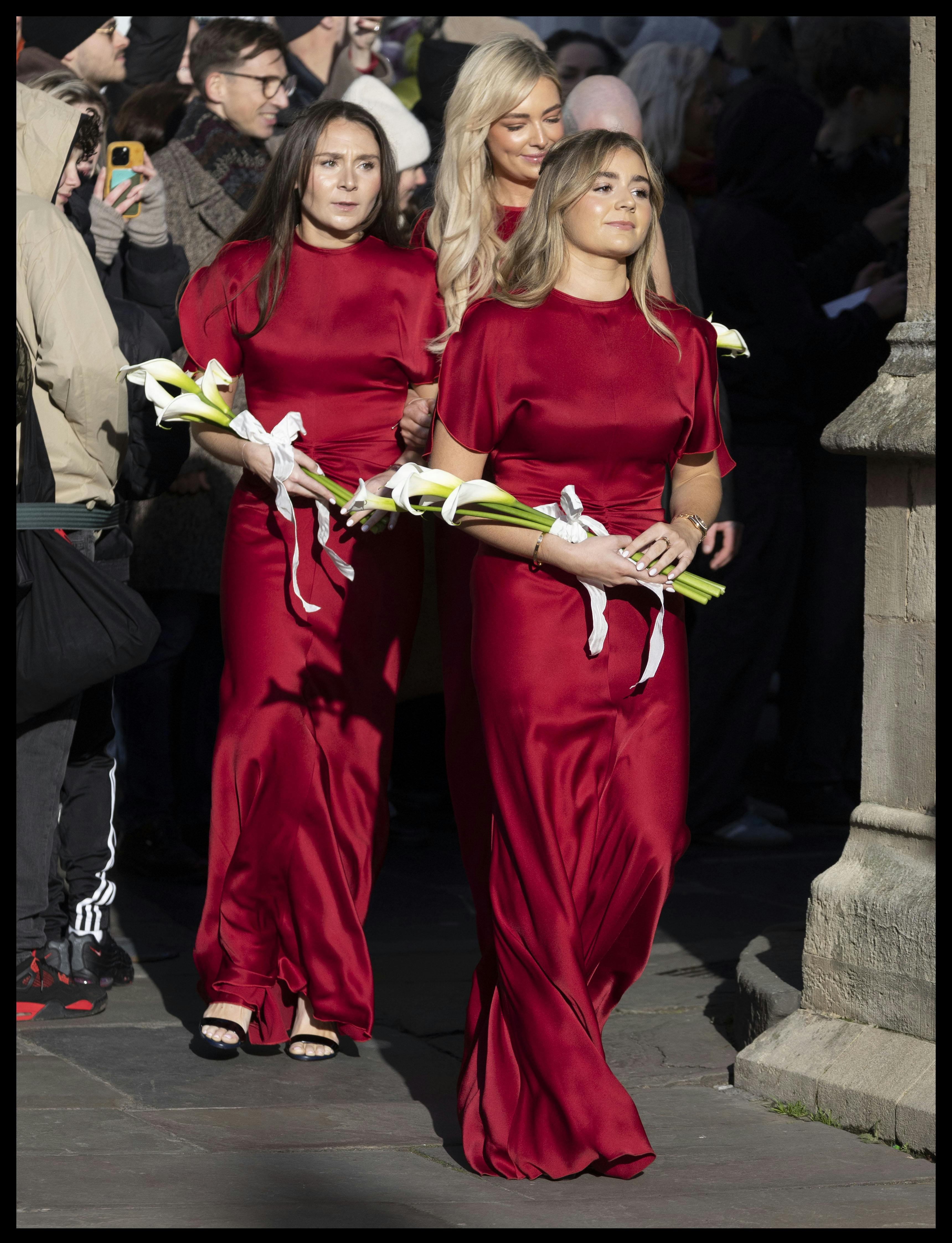 Det var et smukt julelook, som brudepigerne havde på. 