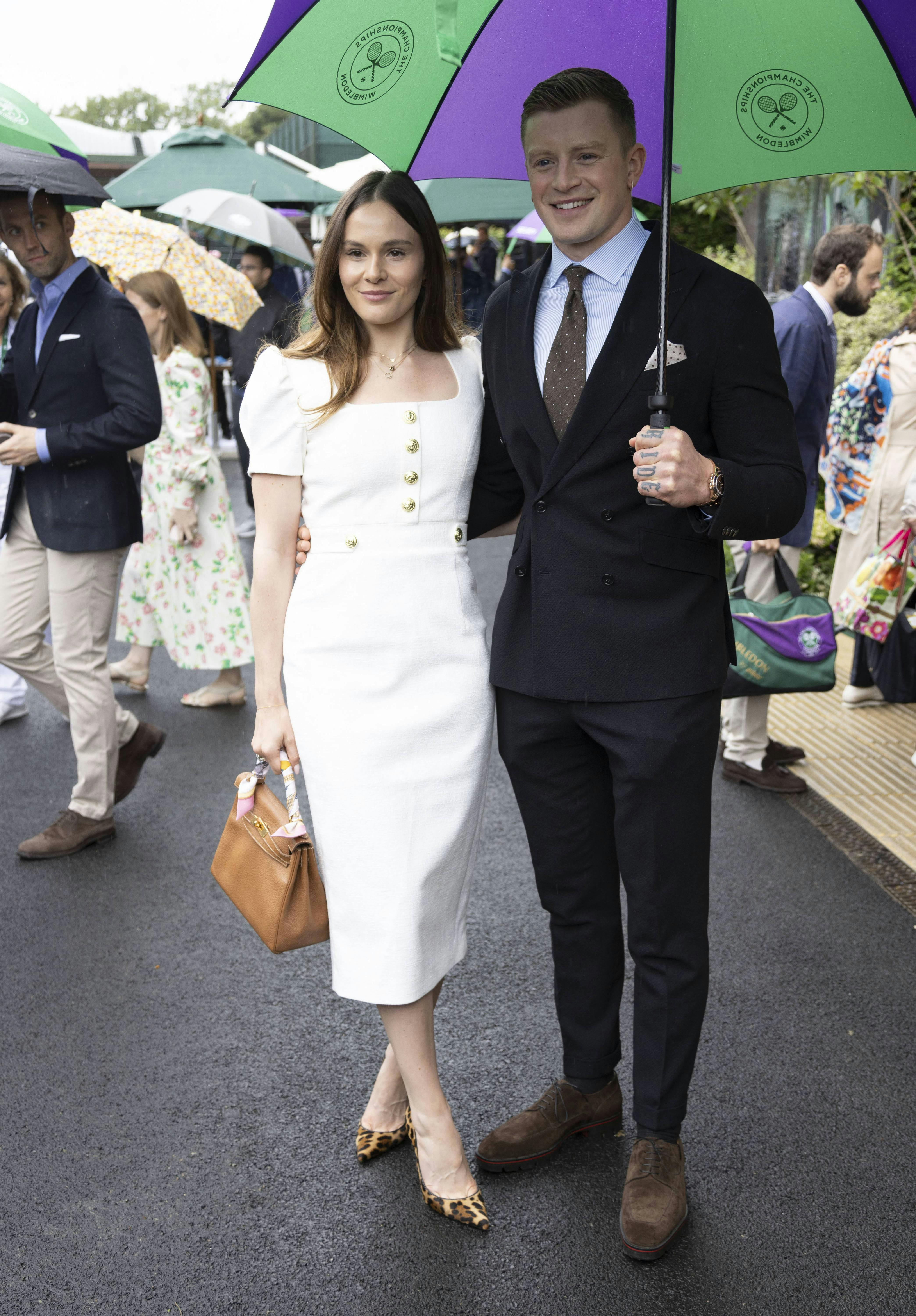 Holly Ramsay og Adam Peaty fotograferet til Wimbledon den 6. juli 2024.