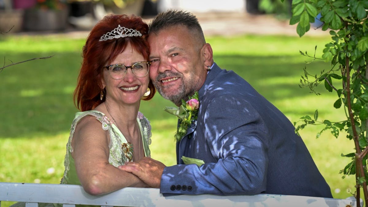 Sussi og Steen blev gift 24. maj på gården i Saltum.