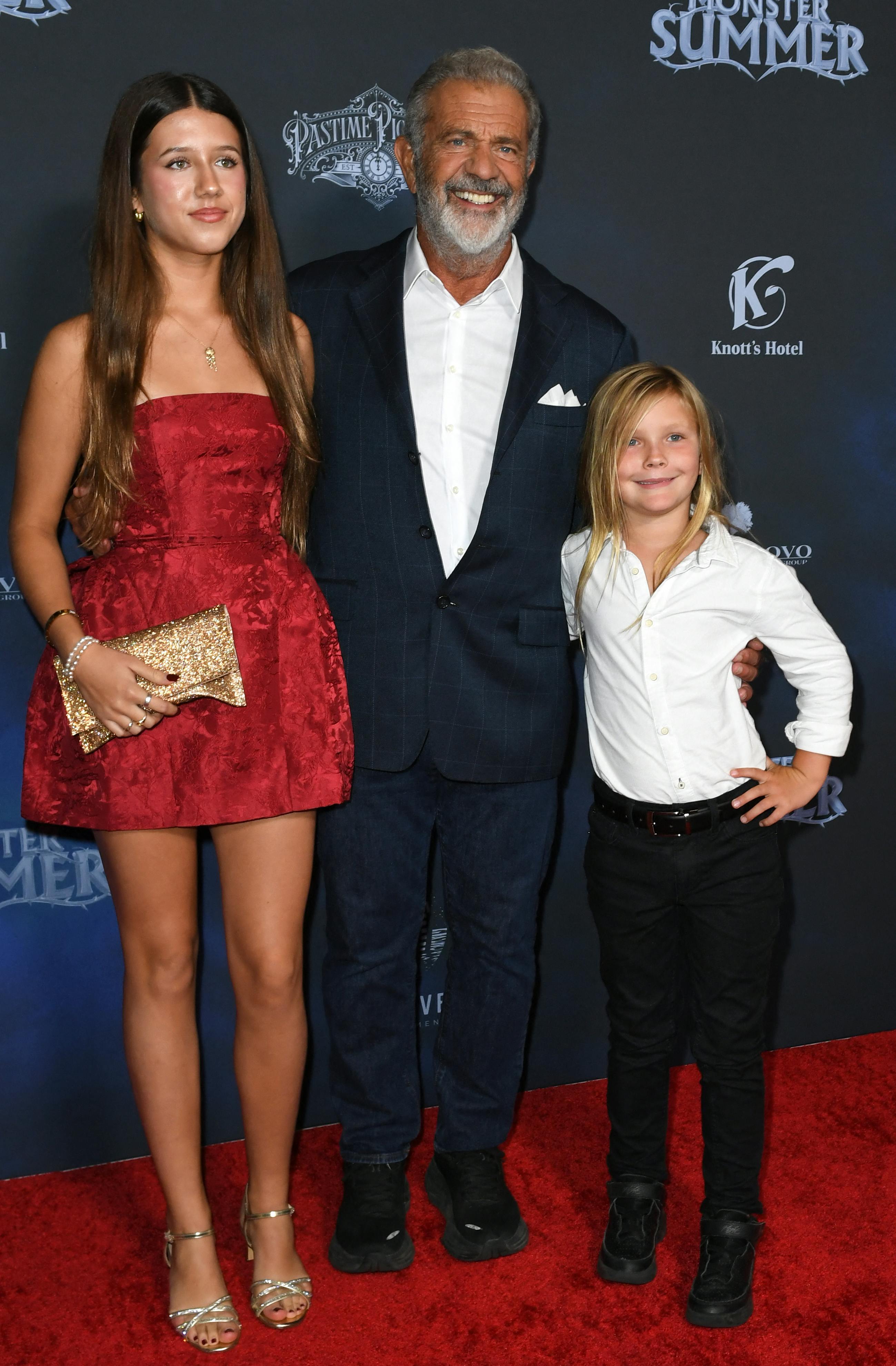 Mel Gibson med sine to yngste børn datteren Lucia og sønnen Lars.