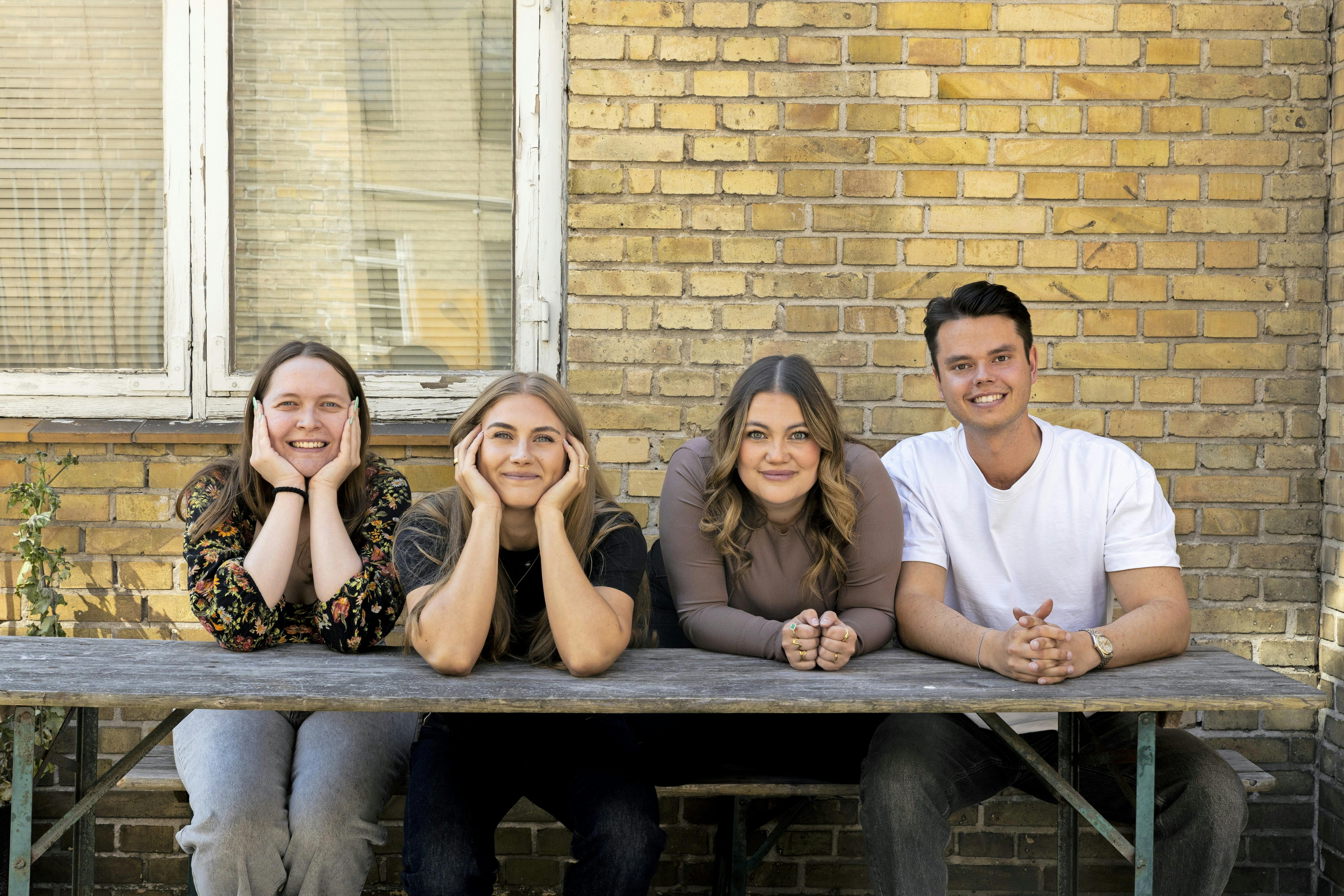 Rachel, Mathilde, Stephanie og Christian medvirker alle i "Årgang 0 Forever".