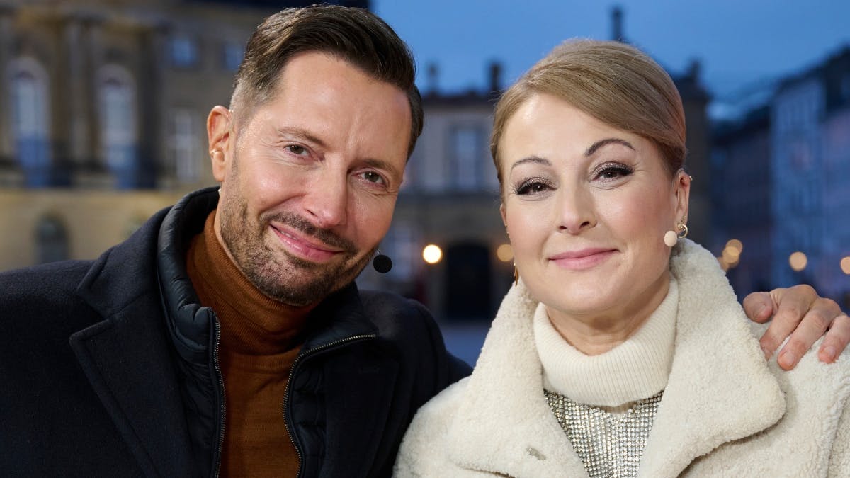 Kåre Quist og Stéphanie Surrugue er på job på Amalienborg Slotsplads