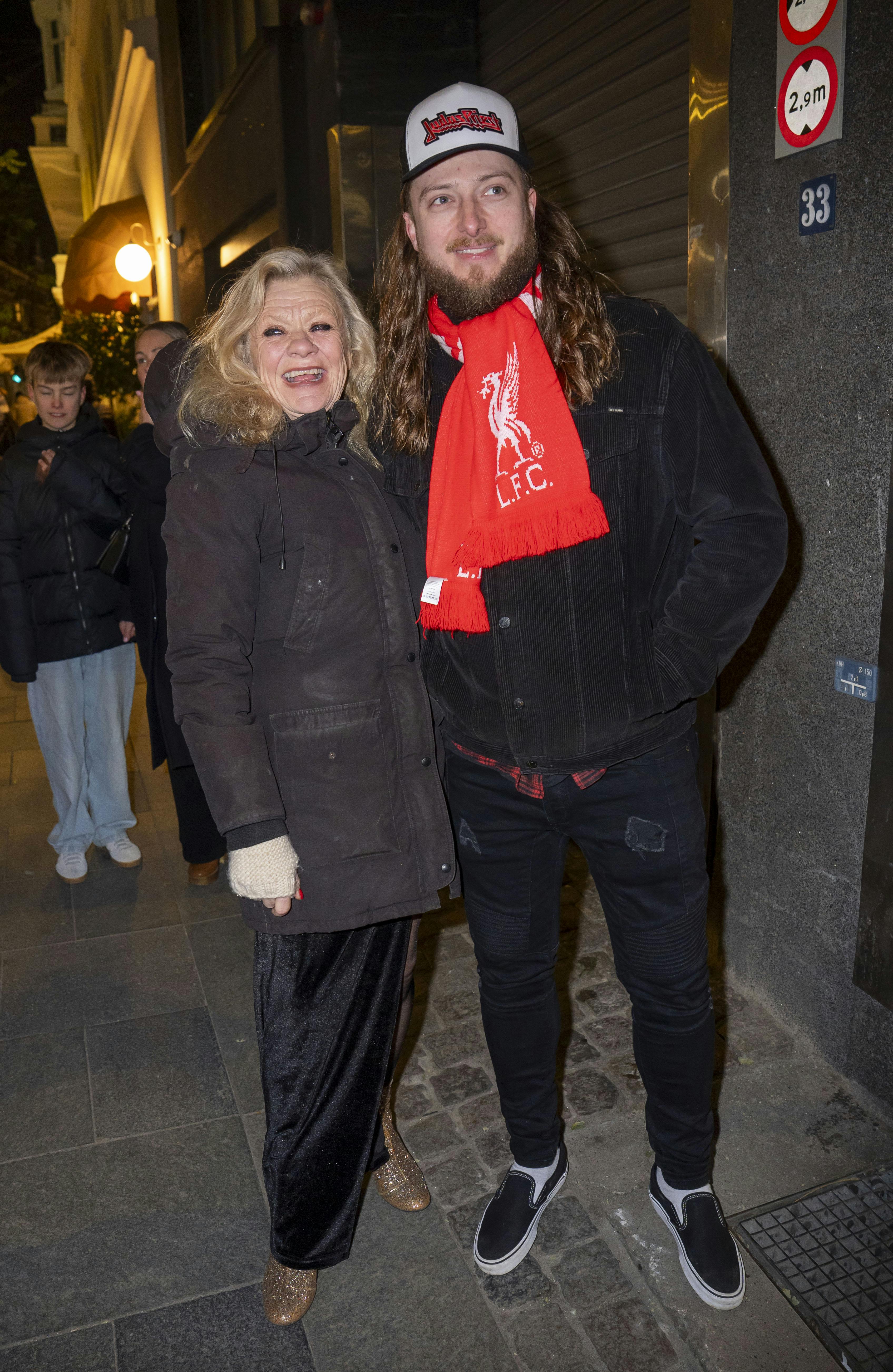 Pernille Højmark med Sanne Salomonsens søn, Victor Ray.