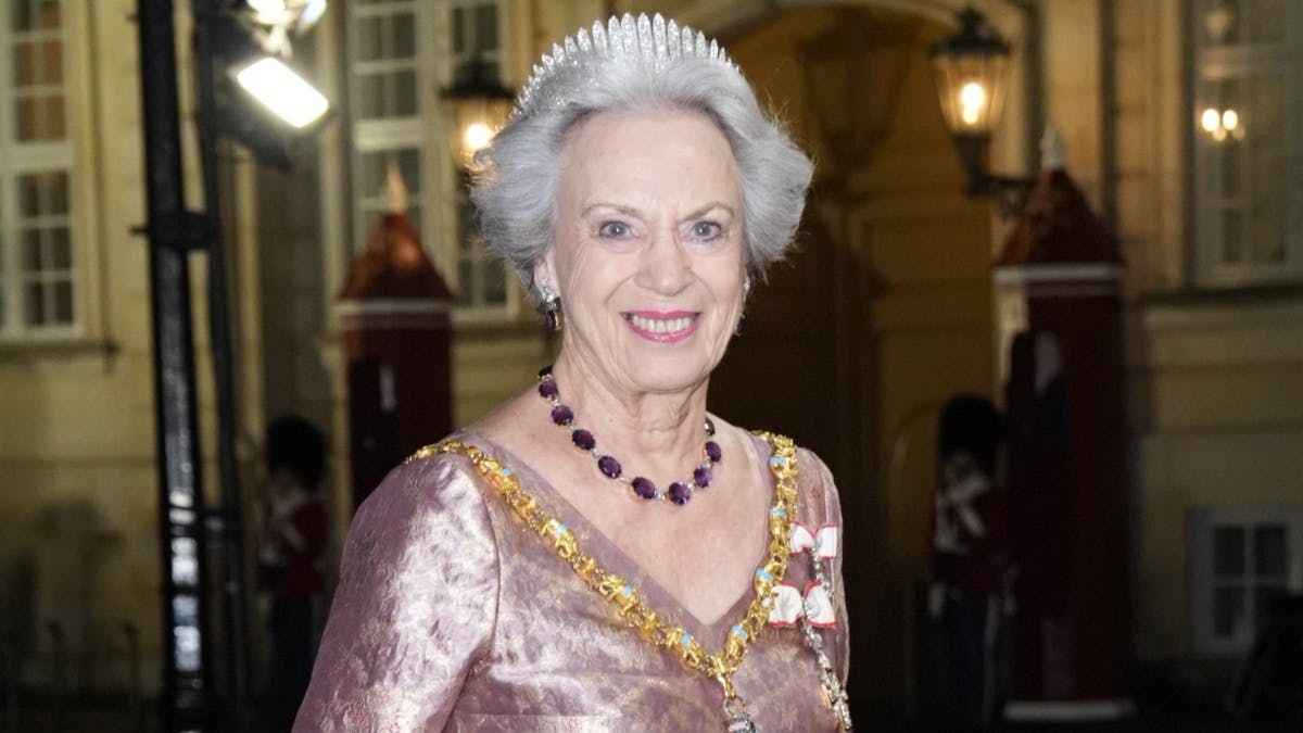 Prinsesse Benedikte til nytårskur i rosa og guld