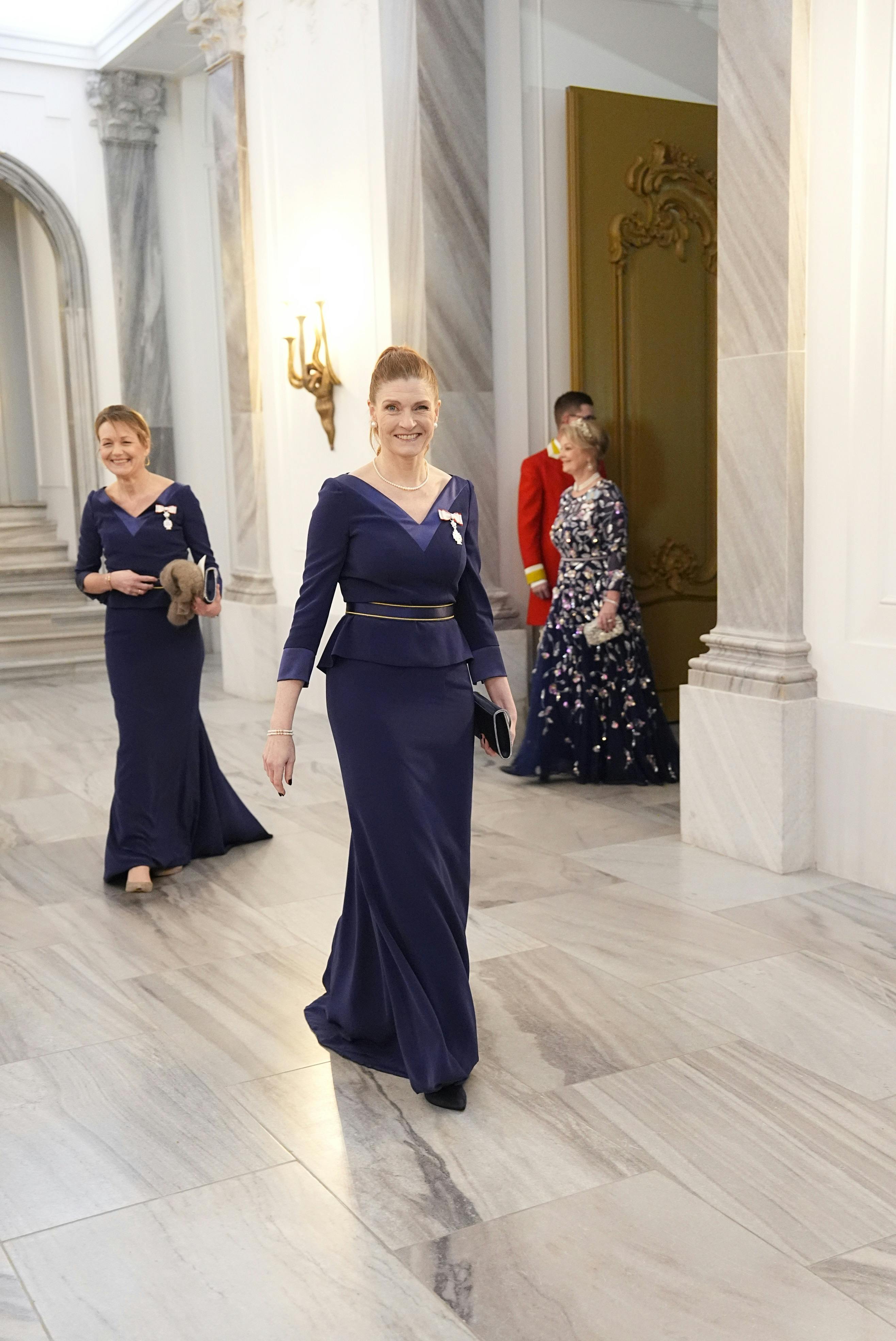 Nina Munch-Perrin i den særlige "uniformskjole" til nytårstaffel. 