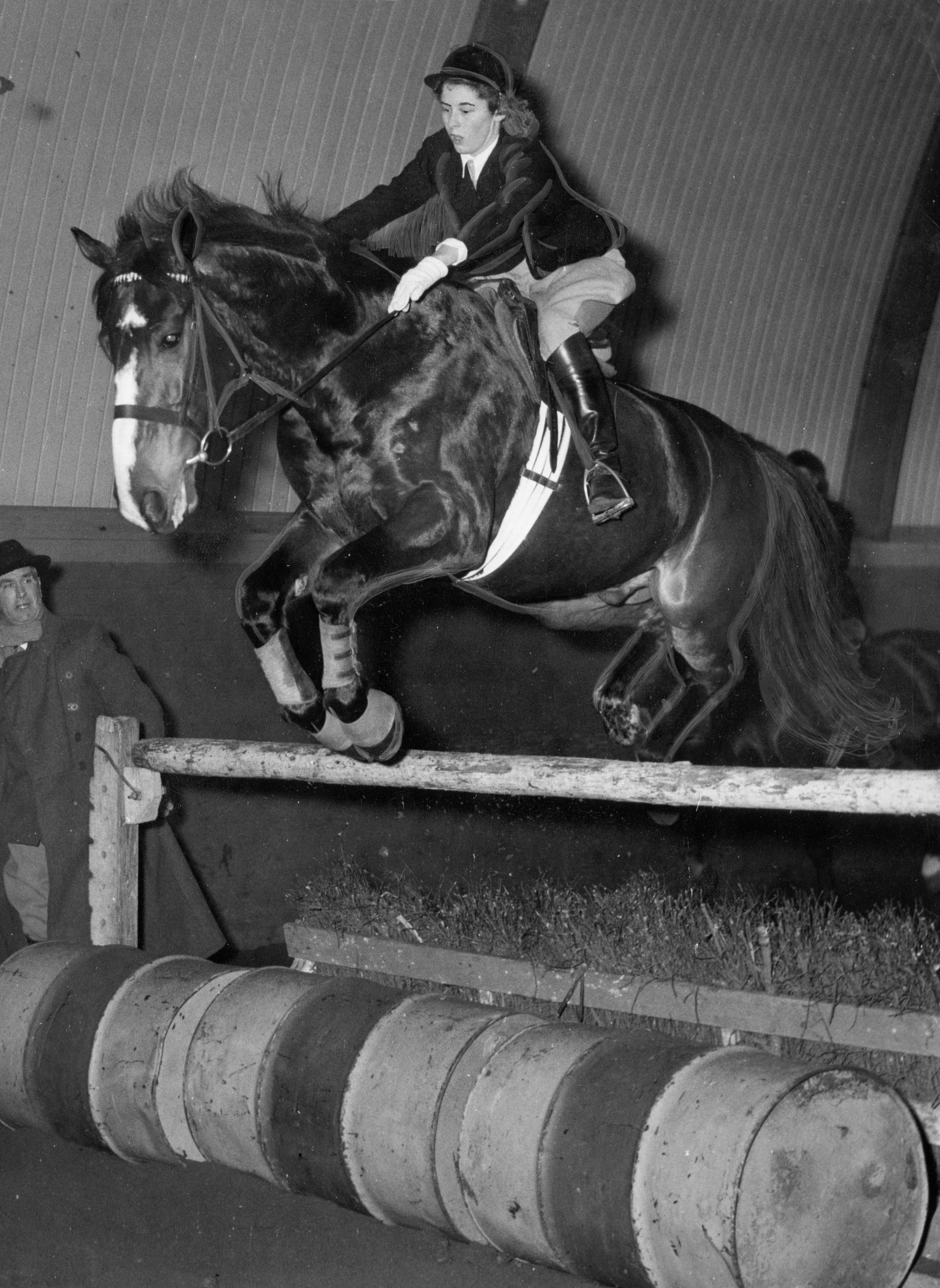 Rytterske Marianne Zobel på sportsrideklubbens ridebane.