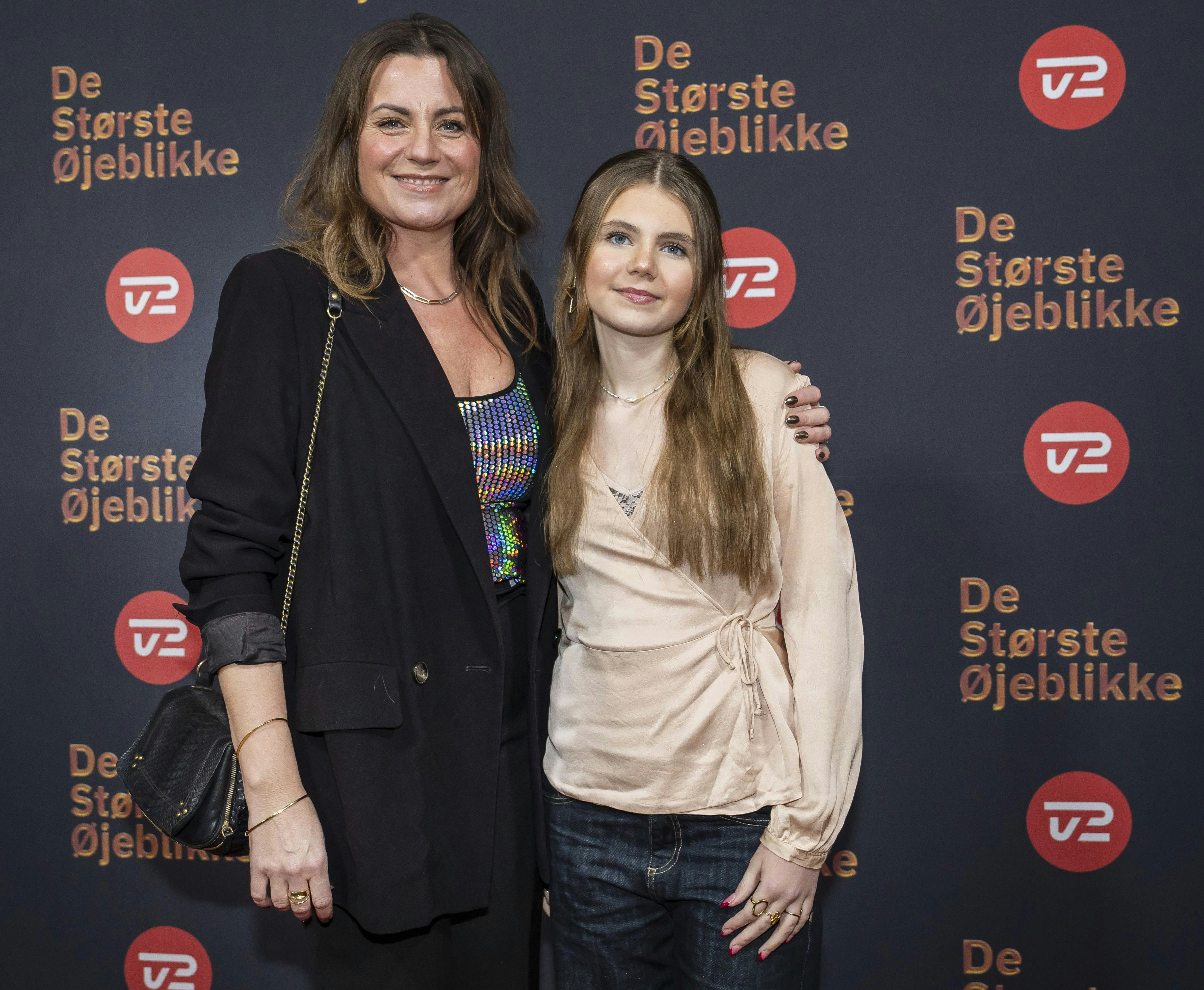TV 2 News-værten Karen-Helene Hjorth ses her med datteren Anna-Klara i 2024. 