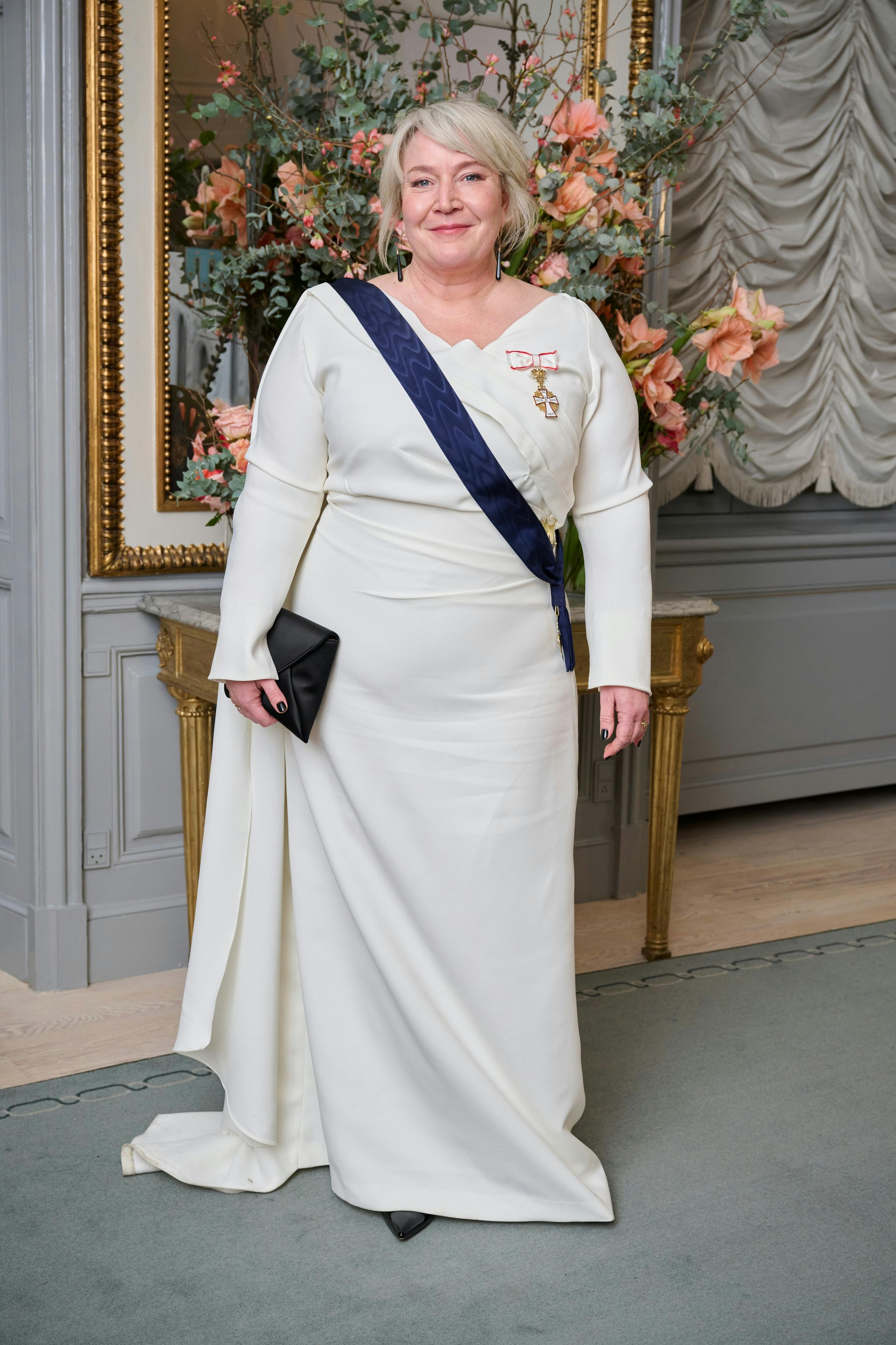 Christina Egelund i den snehvide kjole.