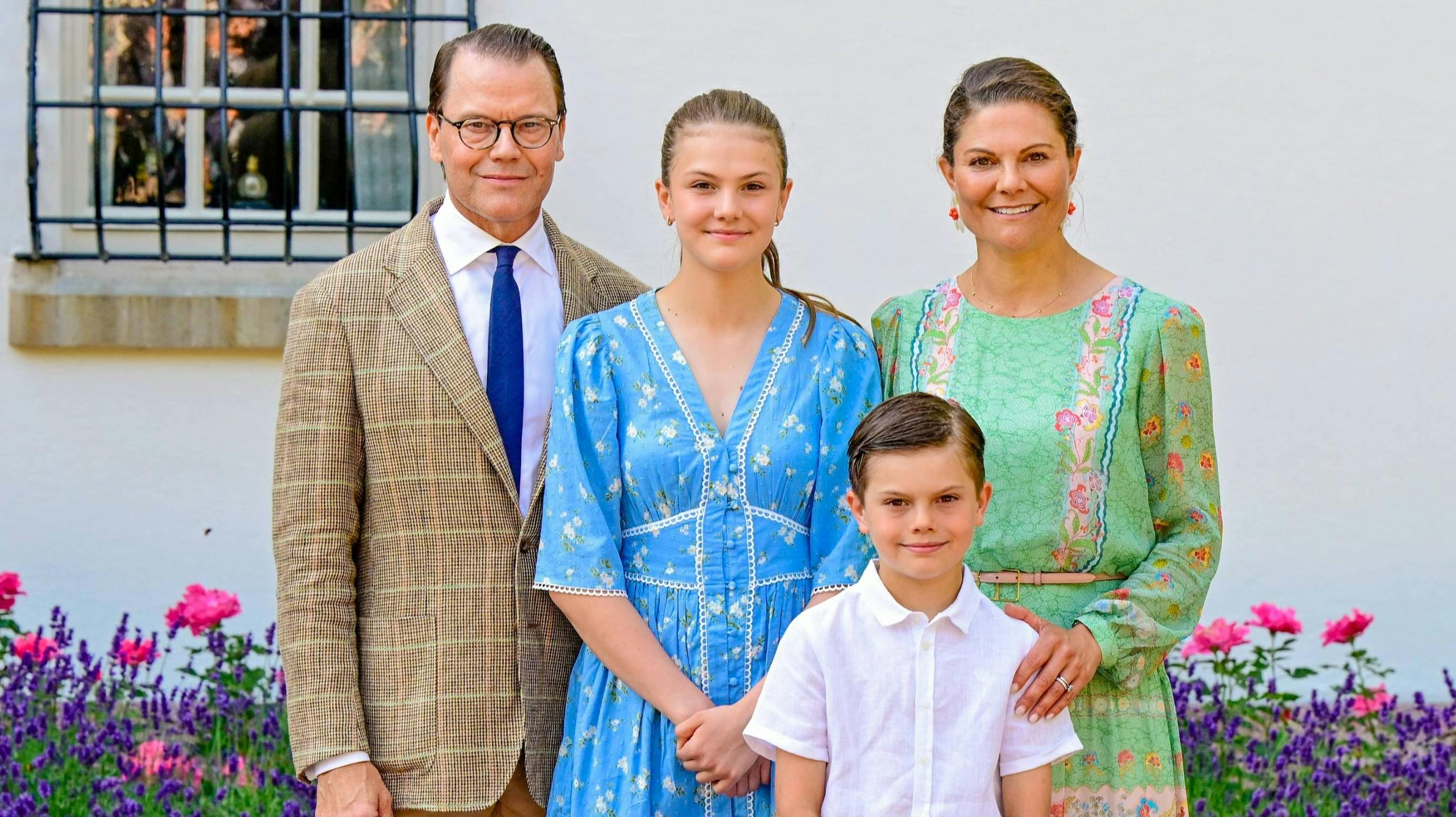 Kronprinsessefamilien var ikke for fine til at gøre pitstop på en tankstation. 