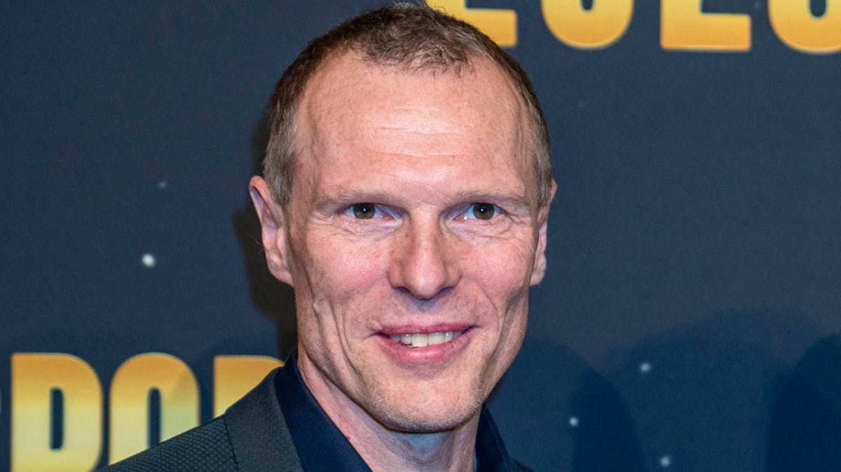 Det laver Eskild Ebbesen i dag