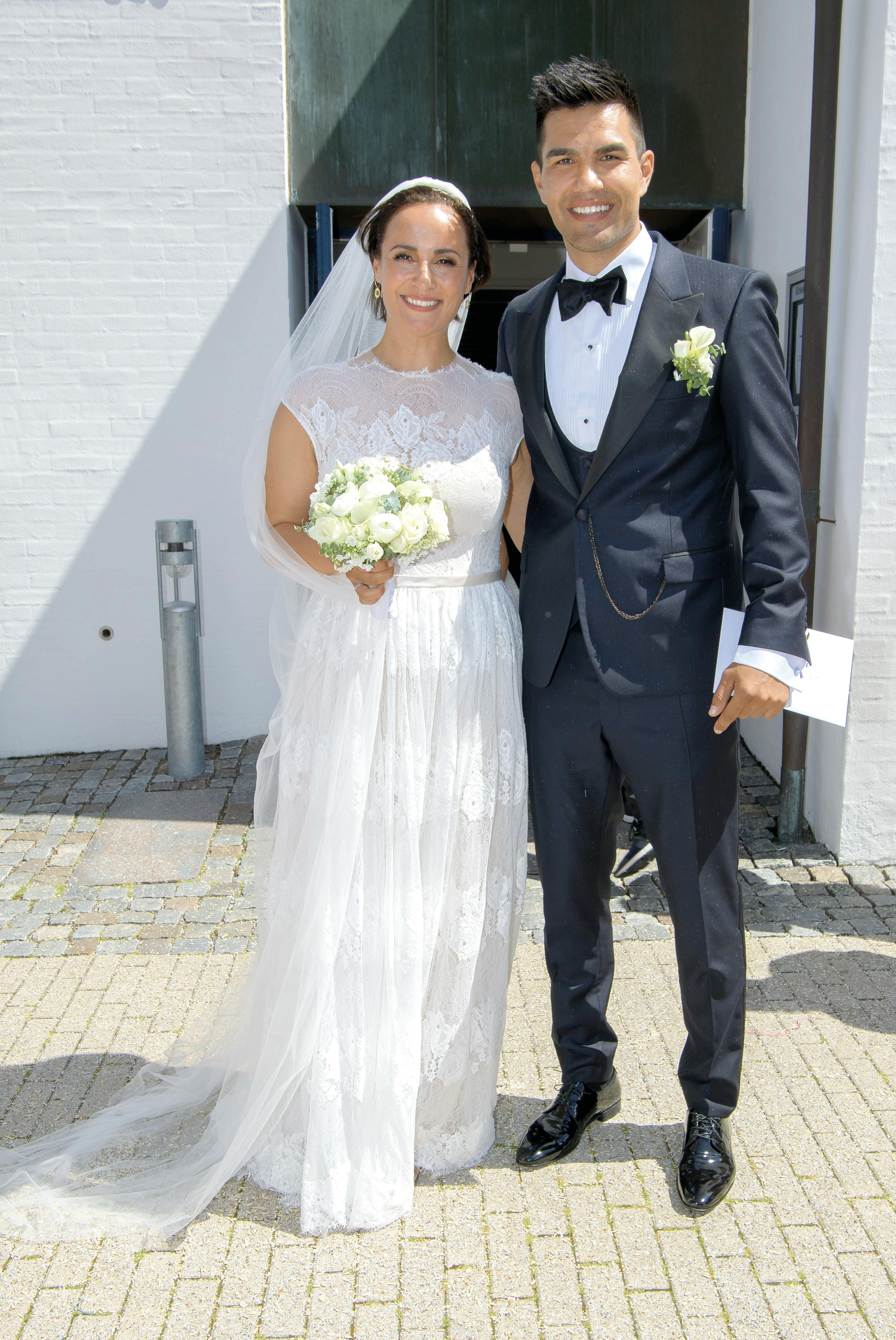 Julie Berthelsen og Minik Dahl Høegh blev gift ved et romantisk bryllup i 2019.