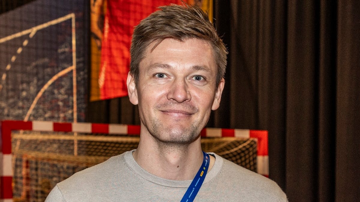 Lasse Svan er håndboldekspert på TV 2 under EM.