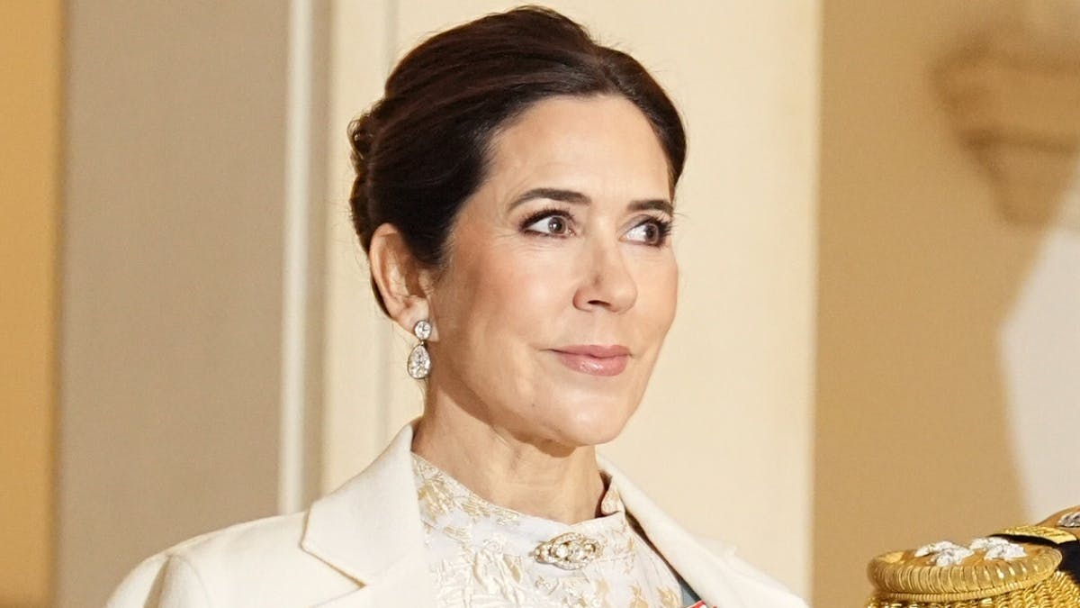 Dronning Mary ankommer til Store Nytårskur.