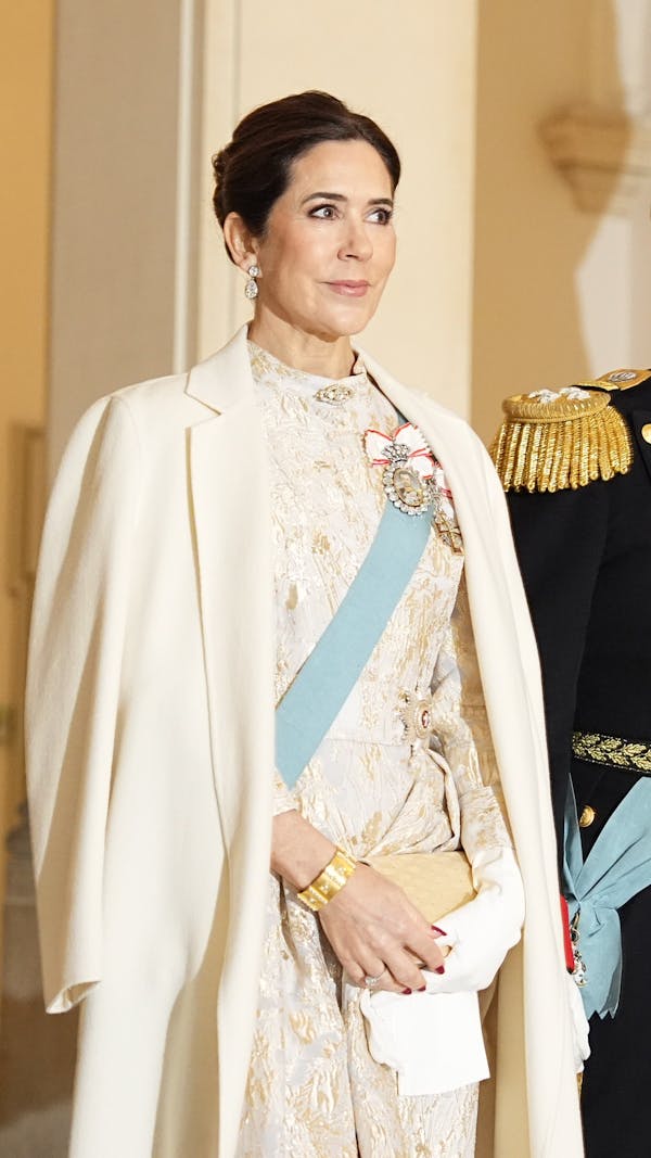 Король и королева Дании устроили новогодний приём для офицеров во дворце https://imgix.billedbladet.dk/2026-01-06/_JSU4792.jpg?auto=format,compress&fit=min&crop=faces,entropy&w=600