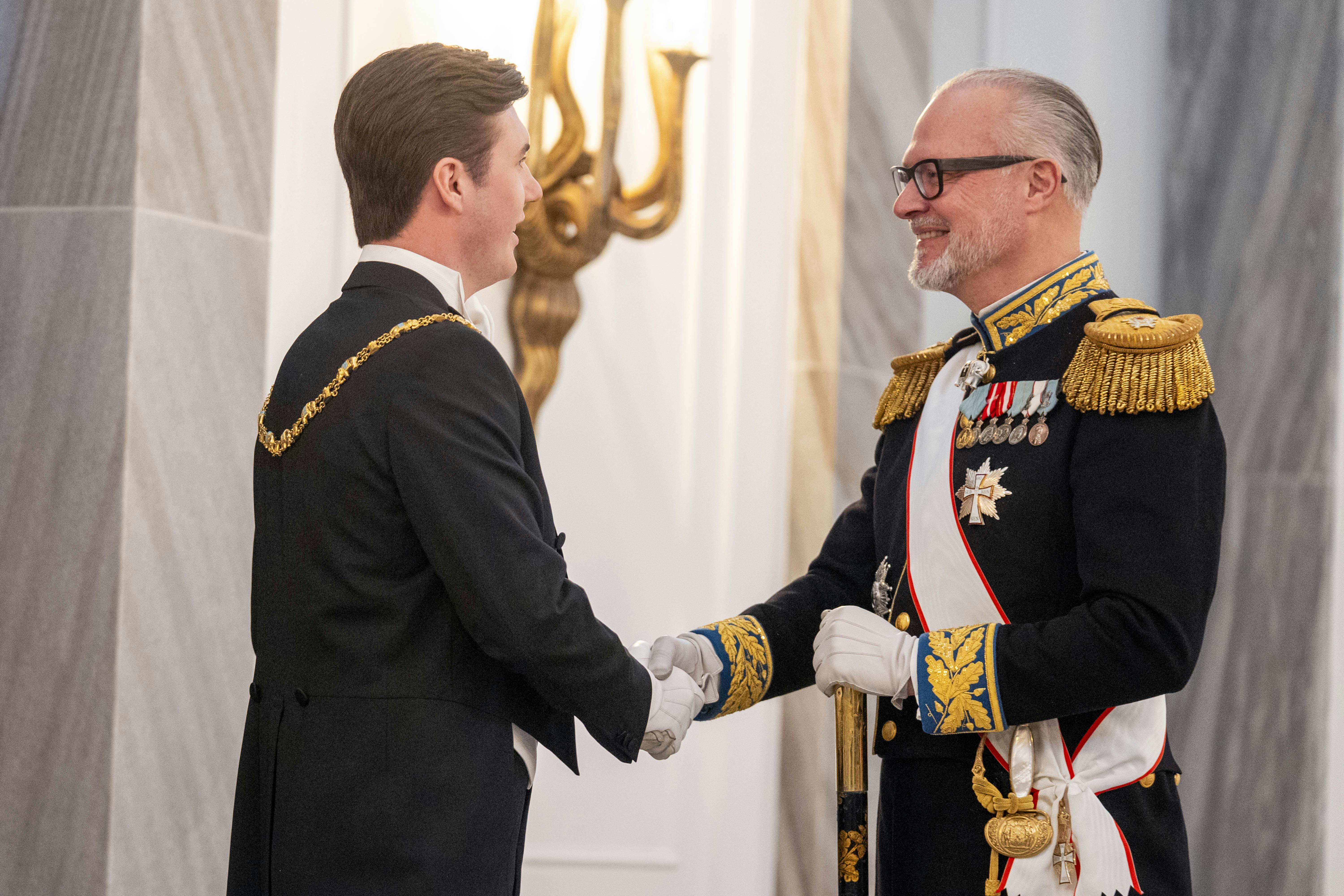 Kongeparret afholder nytårskur og -taffel for regeringen, Folketingets formand, repræsentanter for det officielle Danmark og Hoffet. Christian VII's Palæ, AmalienborgKronprins Christian