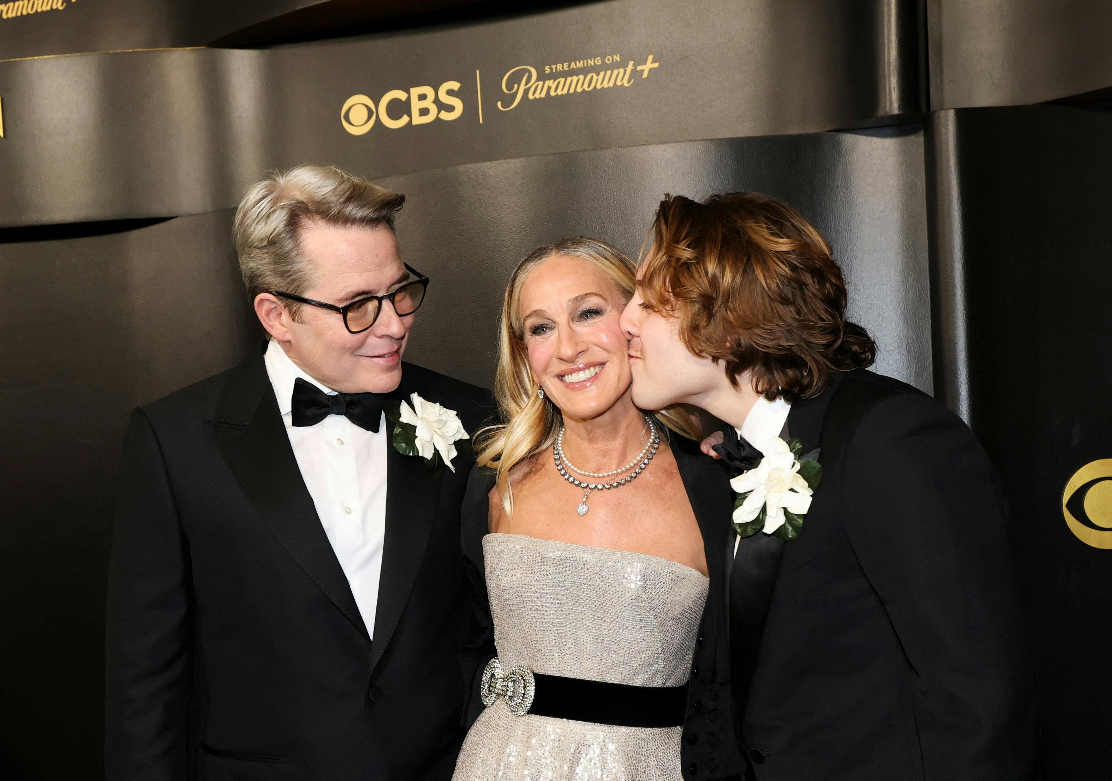 James Wilkie Broderick gav sin mor et kæmpe kys på kinden.