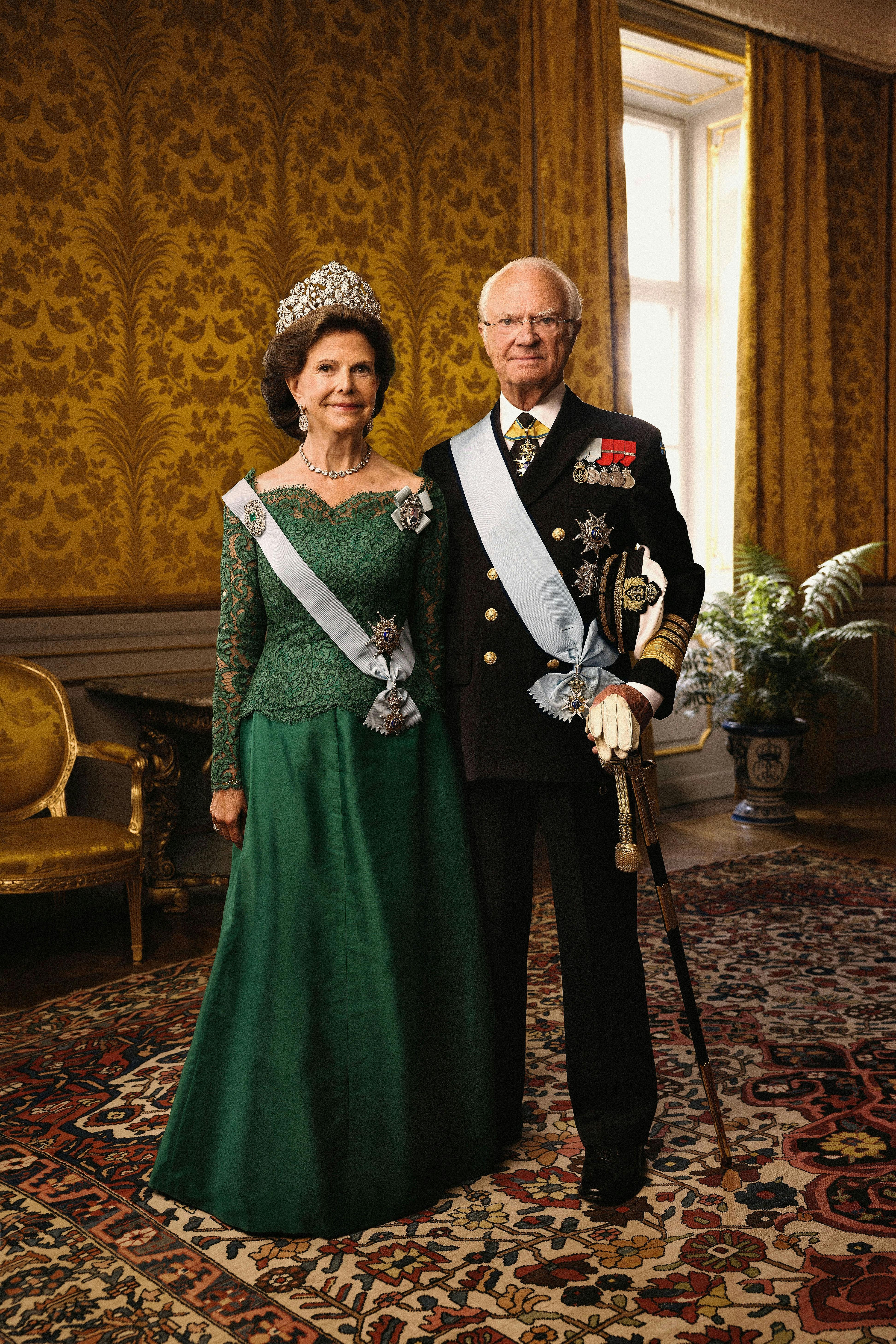 Nyt officielt portrætbillede af dronning Silvia og kong Carl Gustaf, der er fotograferet af Elisabeth Toll på Drottningholm Slott. Billedet er offentliggjort den 7. januar 2026.
