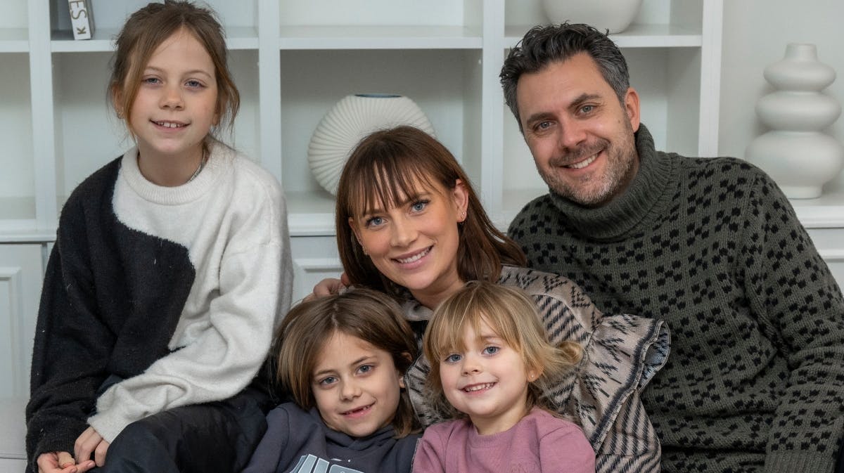 Lisbeth og Christian med børnene Filippa, Theodor og Ayasofia.