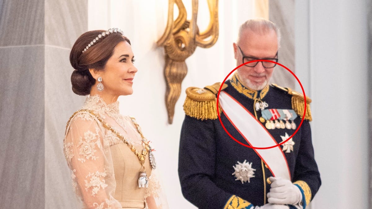 Dronning Mary og hofmarskal Christian Schønau under nytårstaffel på Amalienborg den 1. januar.&nbsp;