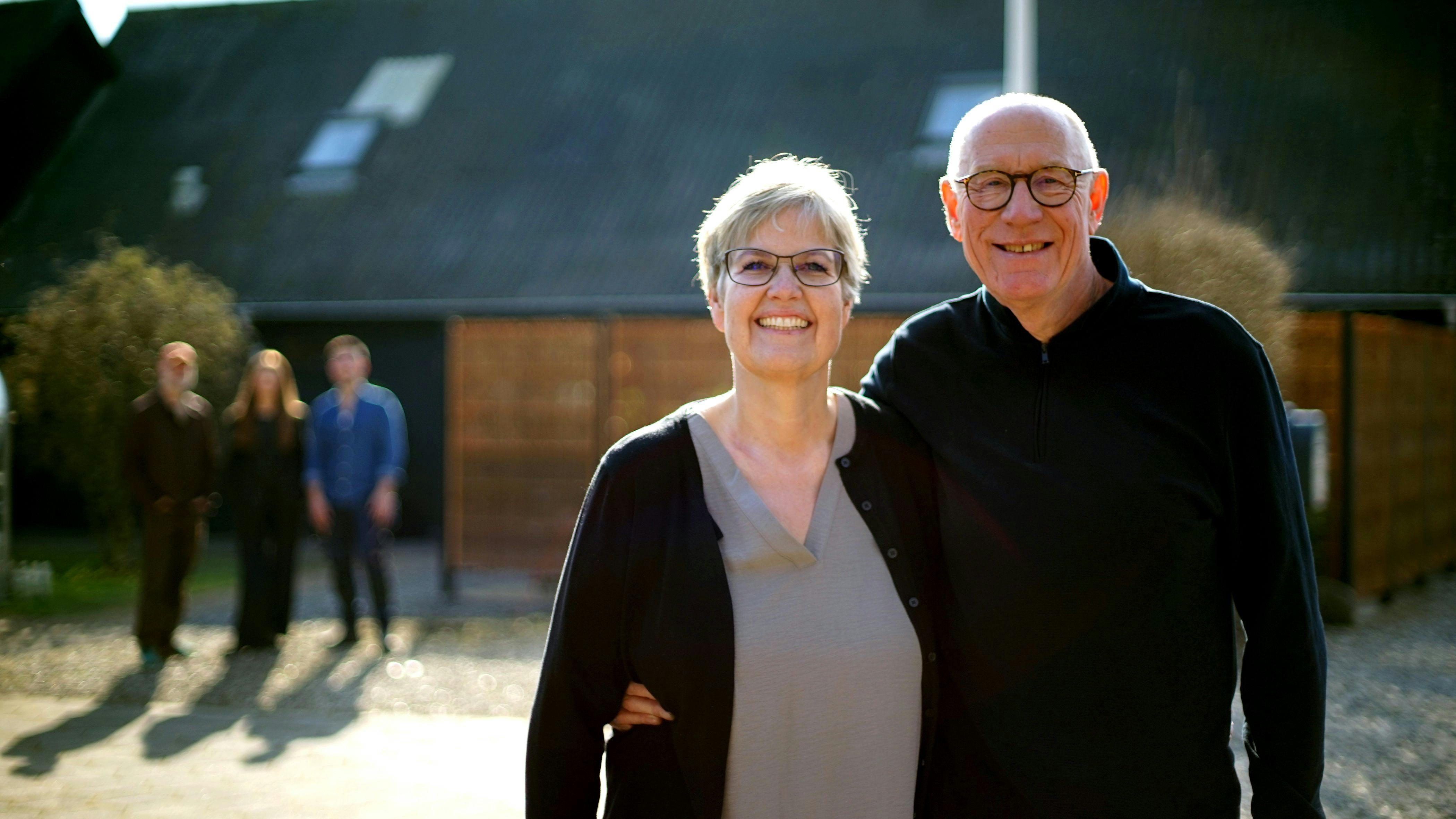 Ægteparret Louise og Carsten kunne opleves i sæsonpremieren på DR's "I hus til halsen", hvor de søgte hjælp til at få solgt deres hus i Brandelev. 