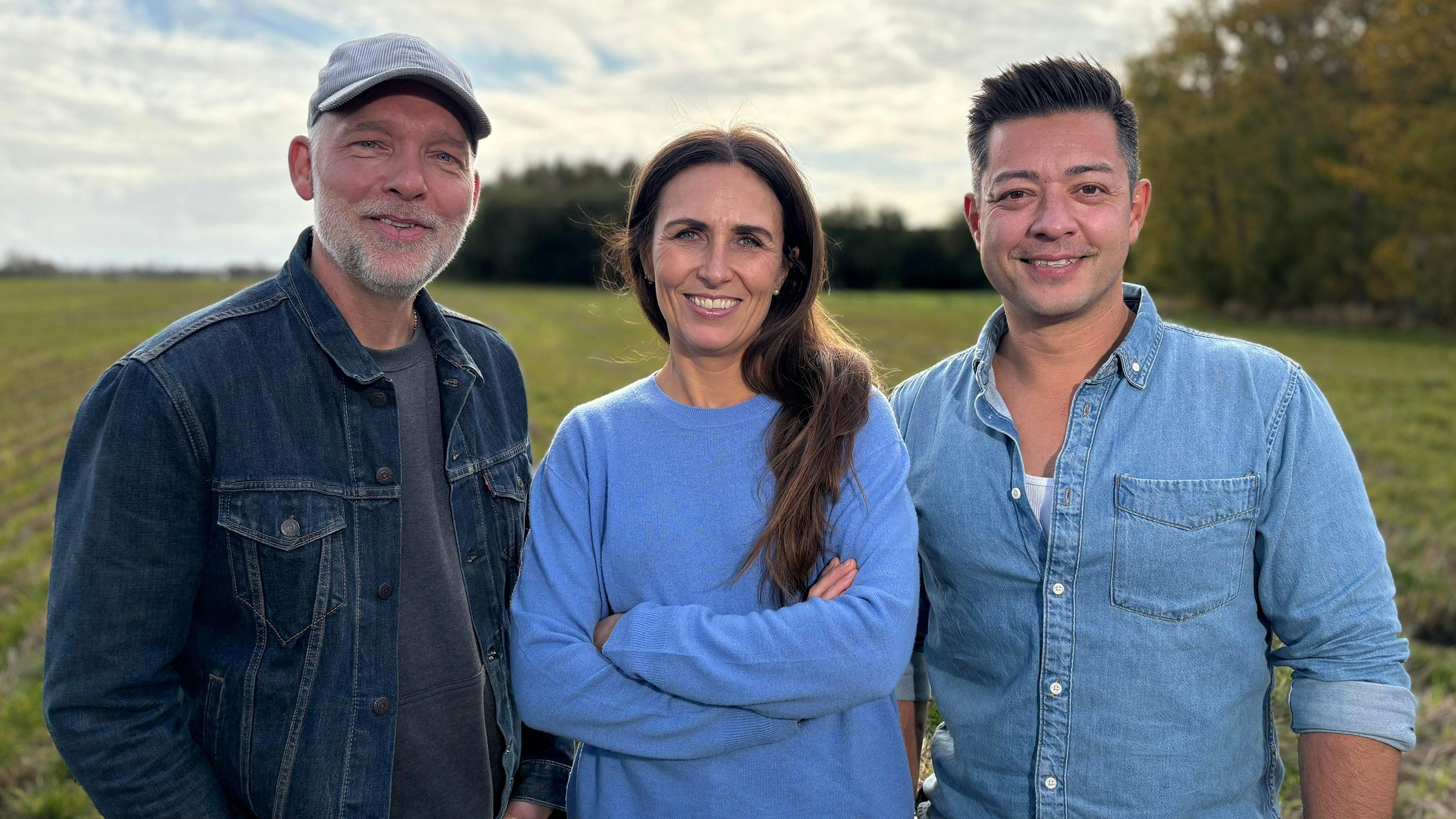 Designeren Kalle Thesbjerg, ejendomsmægleren Line Franck og tømreren Dennis Lindequist fra i "Hus til halsen" på DR. 