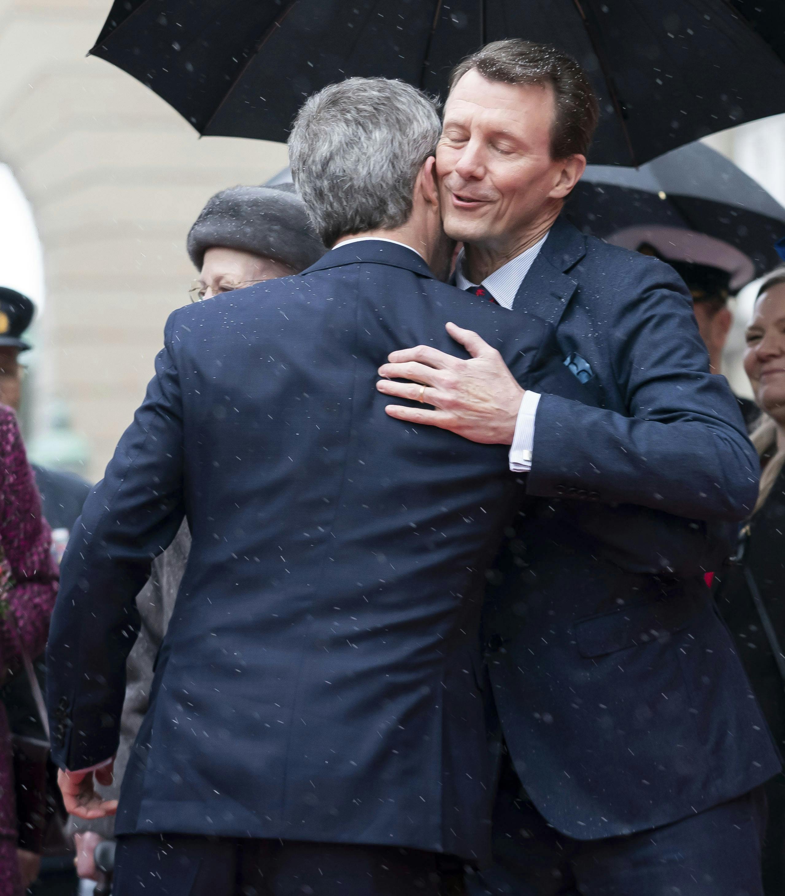 OPGAVE: Kong Frederik, dronning Mary, kronprins Christian samt prinsesse Benedikte, prins Joachim og dronning Margrethe deltager i Folketingets markering af tronskiftetSTED: Christianborg slotJOURNALIST: Marianne Singer og Ulrik UlriksenFOTOGRAF: Hanne JuulDATO: 20240115