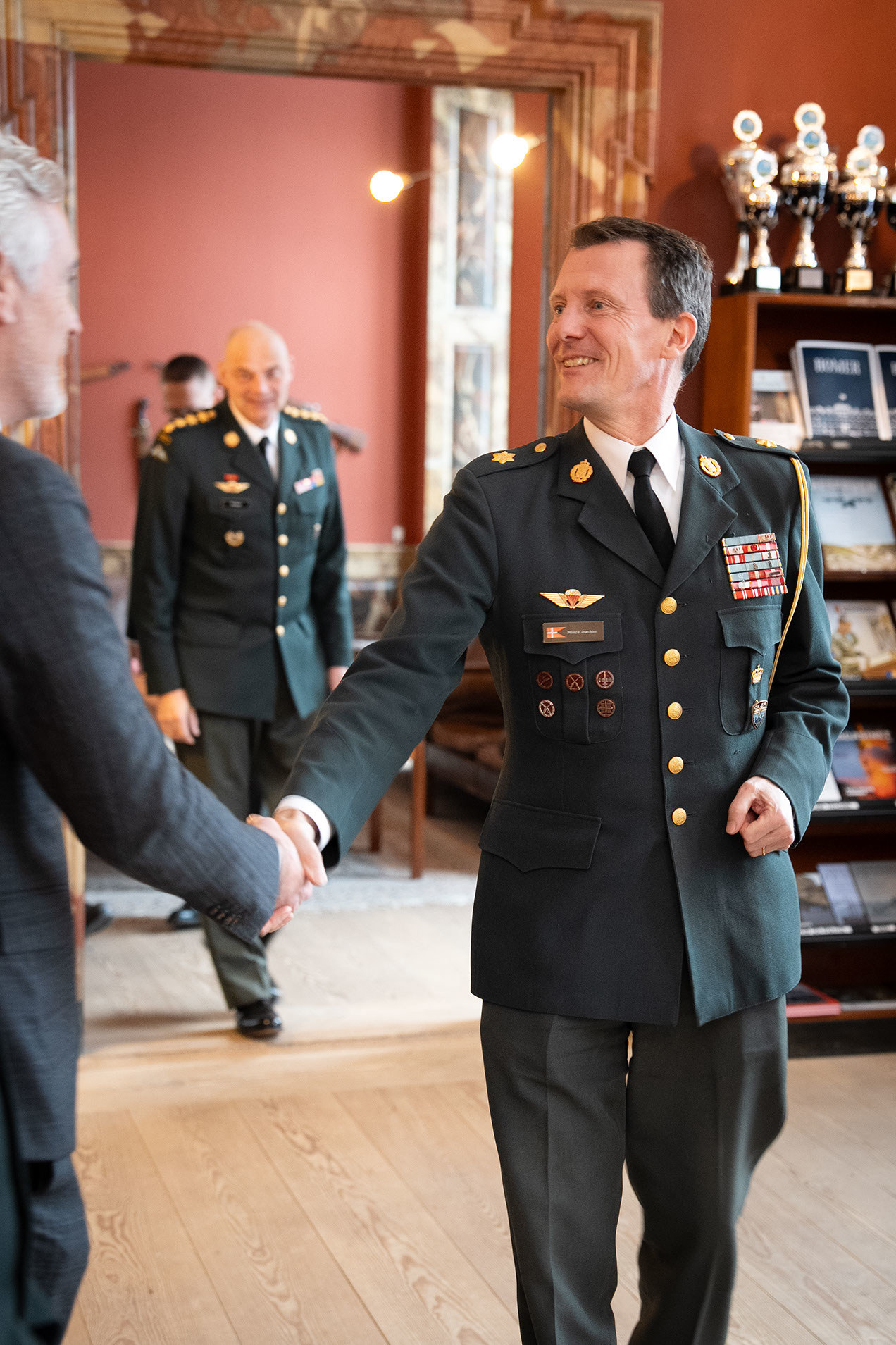 Prins Joachim deltog torsdag d. 8. januar 2025 i indvielse af to saloner til erindringssted for reserveofficerens historie på Hærens Officersskole på Frederiksberg Slot