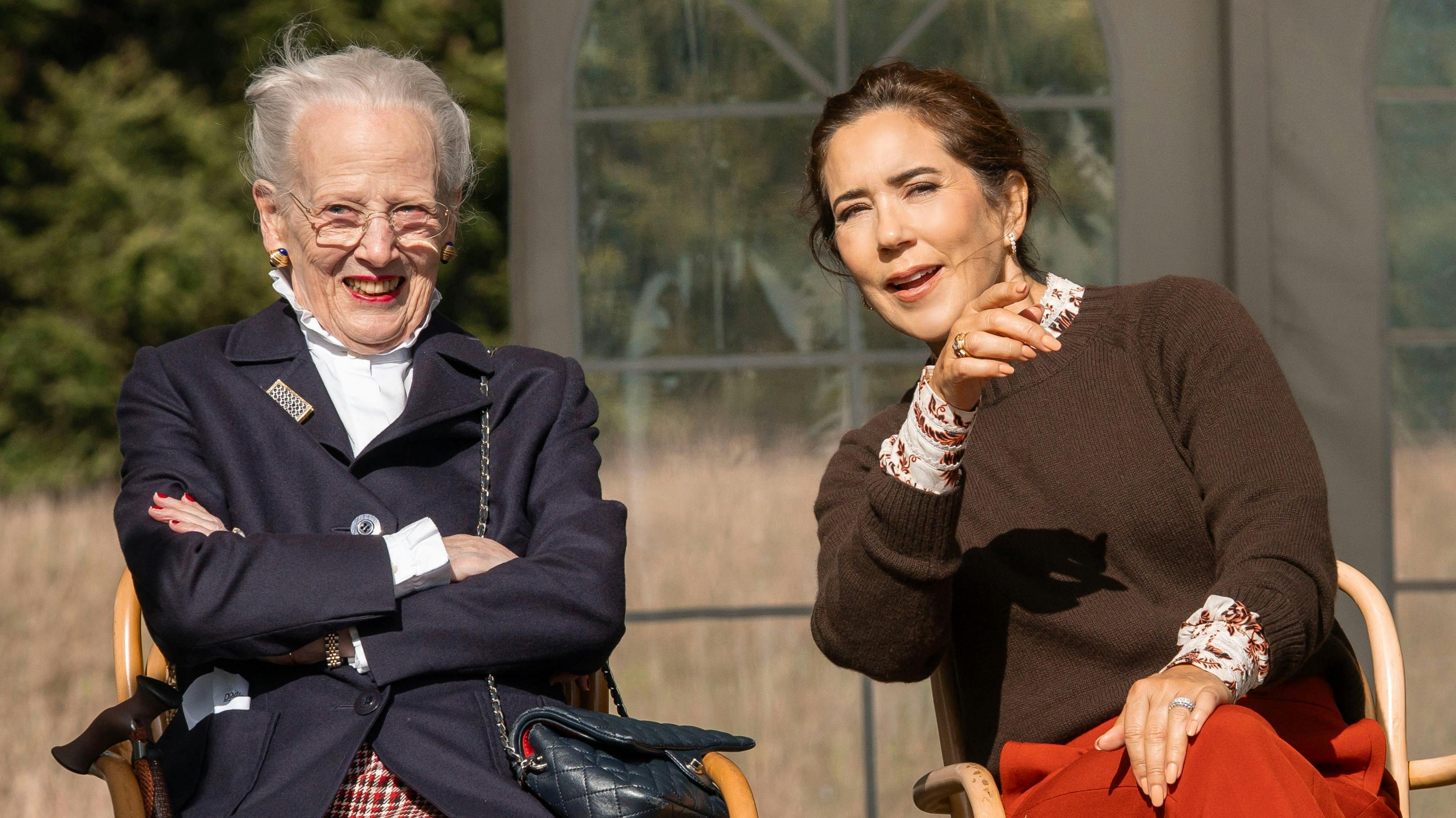 Dronning Margrethe og dronning Mary. 