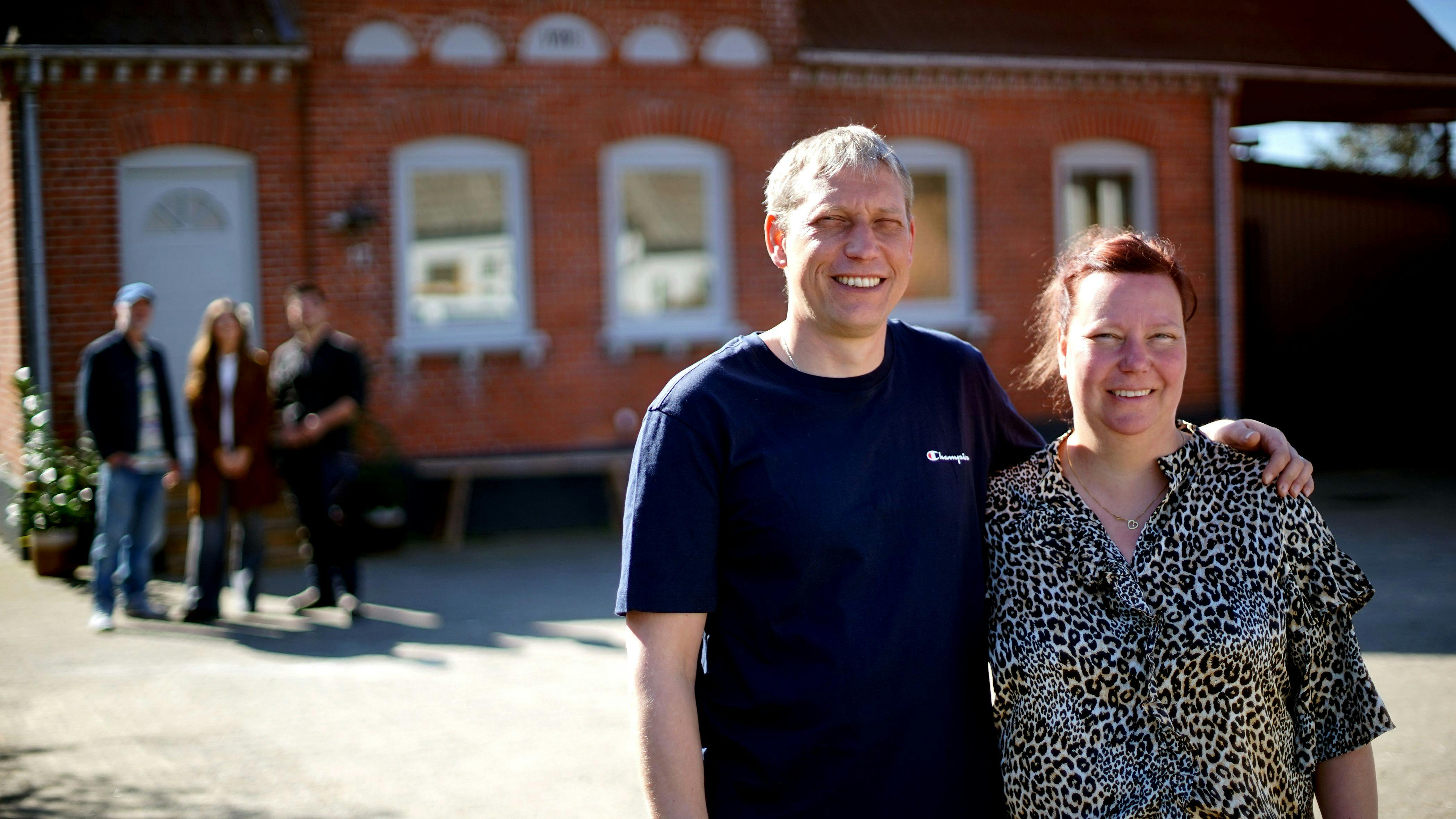 Ægteparret Lasse og Pernille fik hjælp af "I hus til halsen" med at få solgt deres hus i Bagenkop på Langeland. 