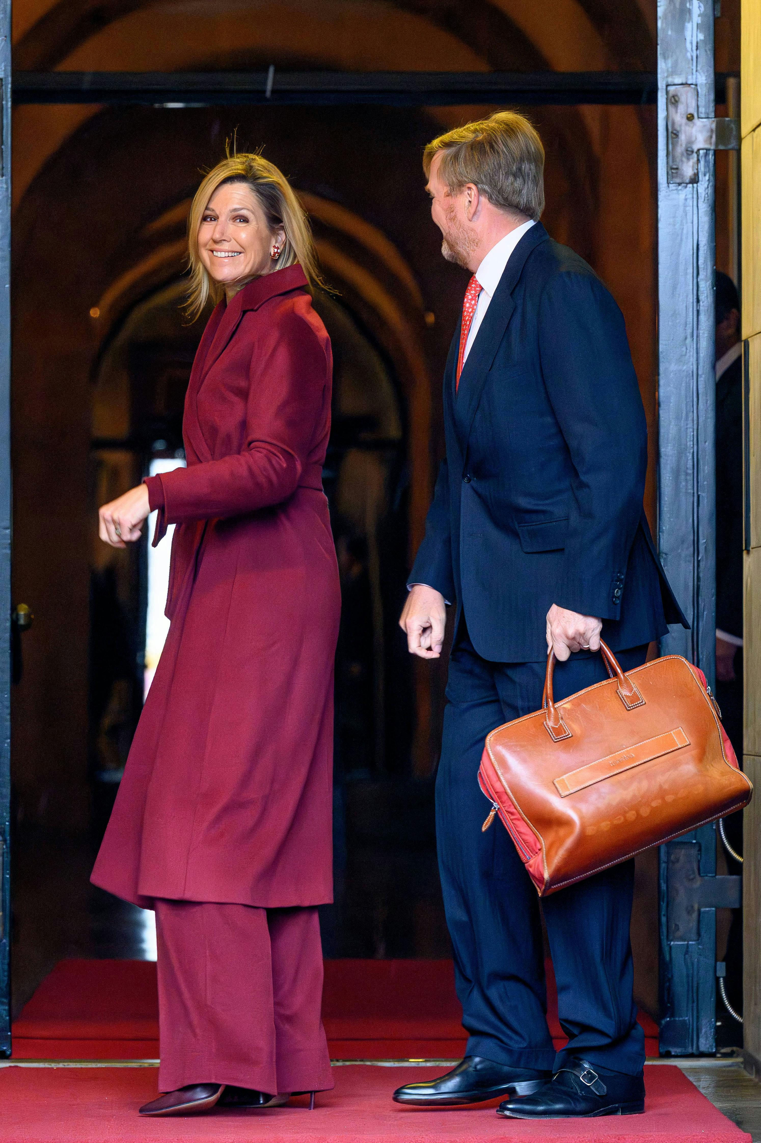 Sådan så dronning Maxima ud, da hun og kong Willem-Alexander ankom til slottet inden nytårsreceptionen. 